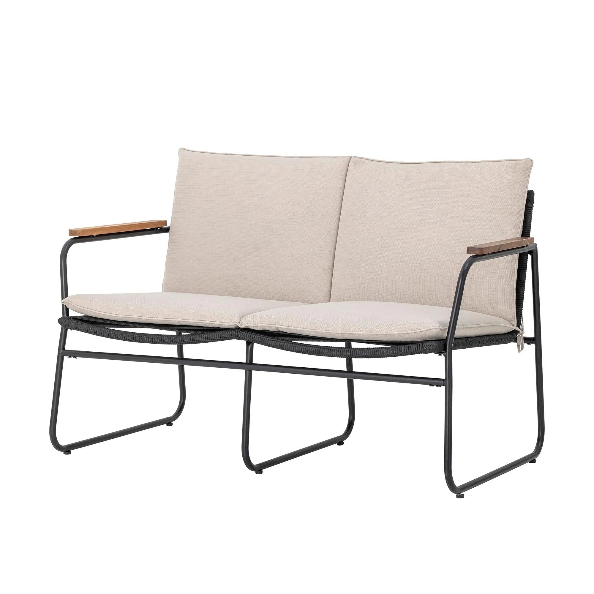 Elegantes Bloomingville Sofa in Schwarz mit Metallakzenten.
