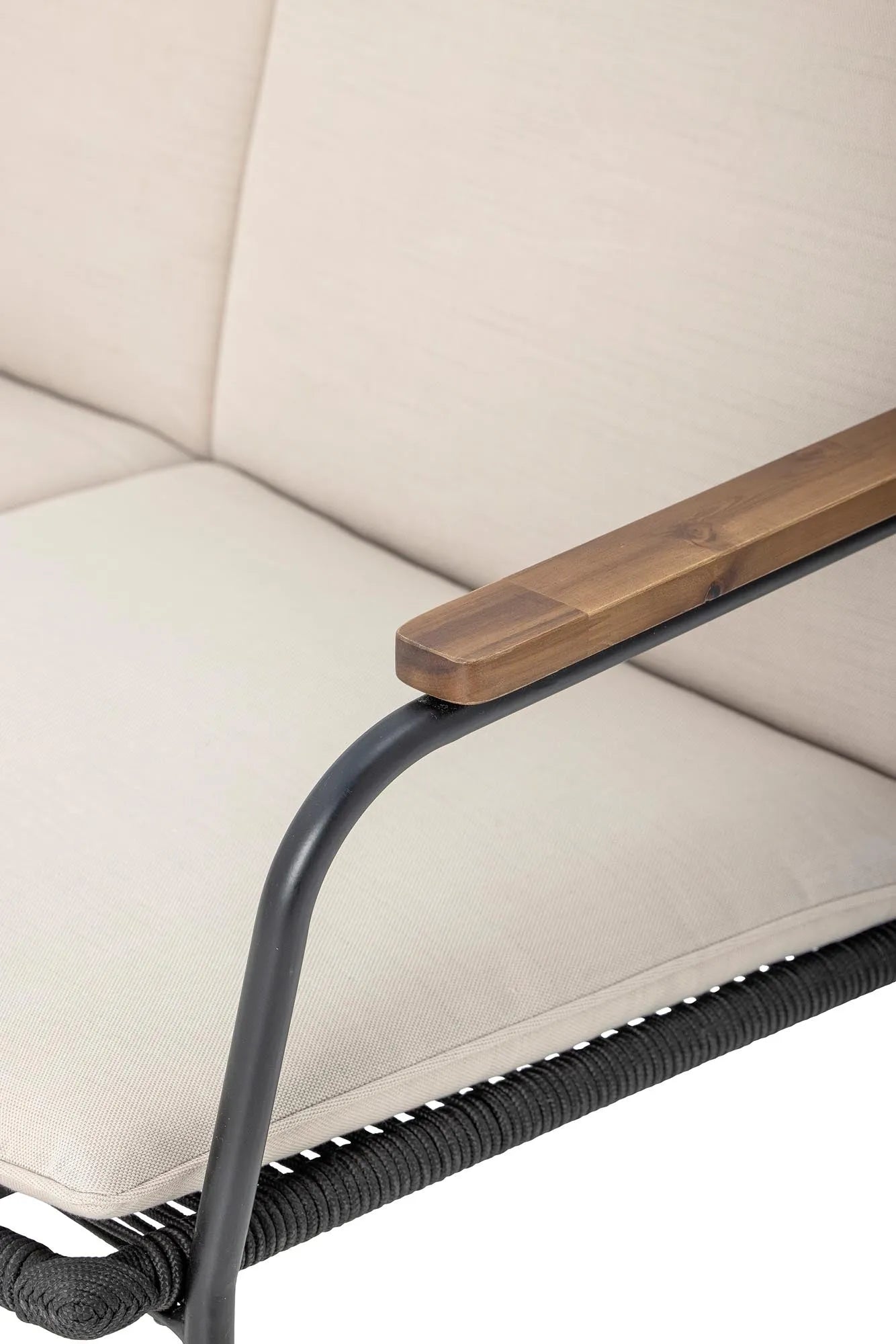 Modernes Hampton Sofa von Bloomingville, schwarzes Metallgestell.