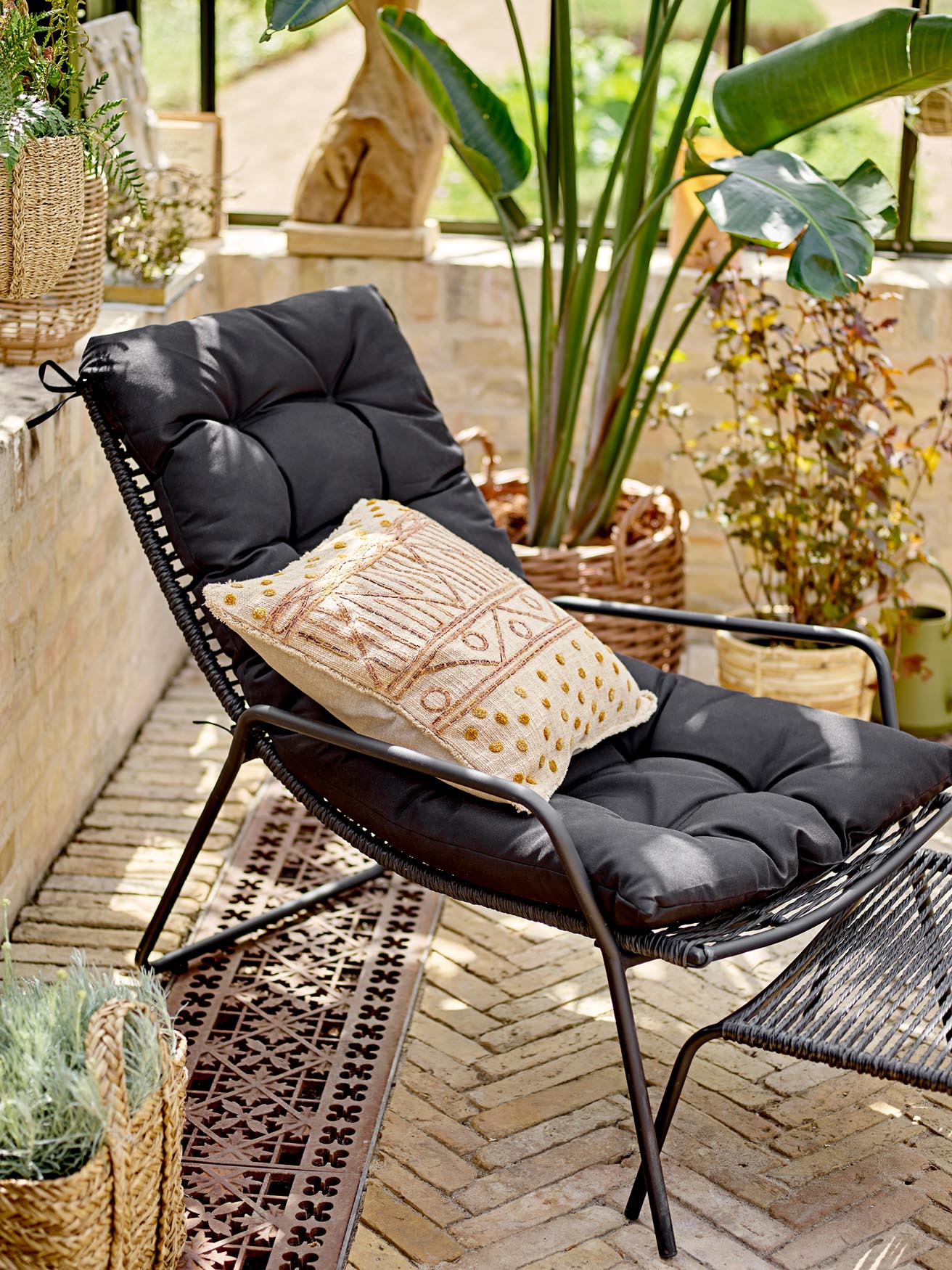 Boel Liegestuhl, Schwarz: Modernes Design aus Metall von Bloomingville.