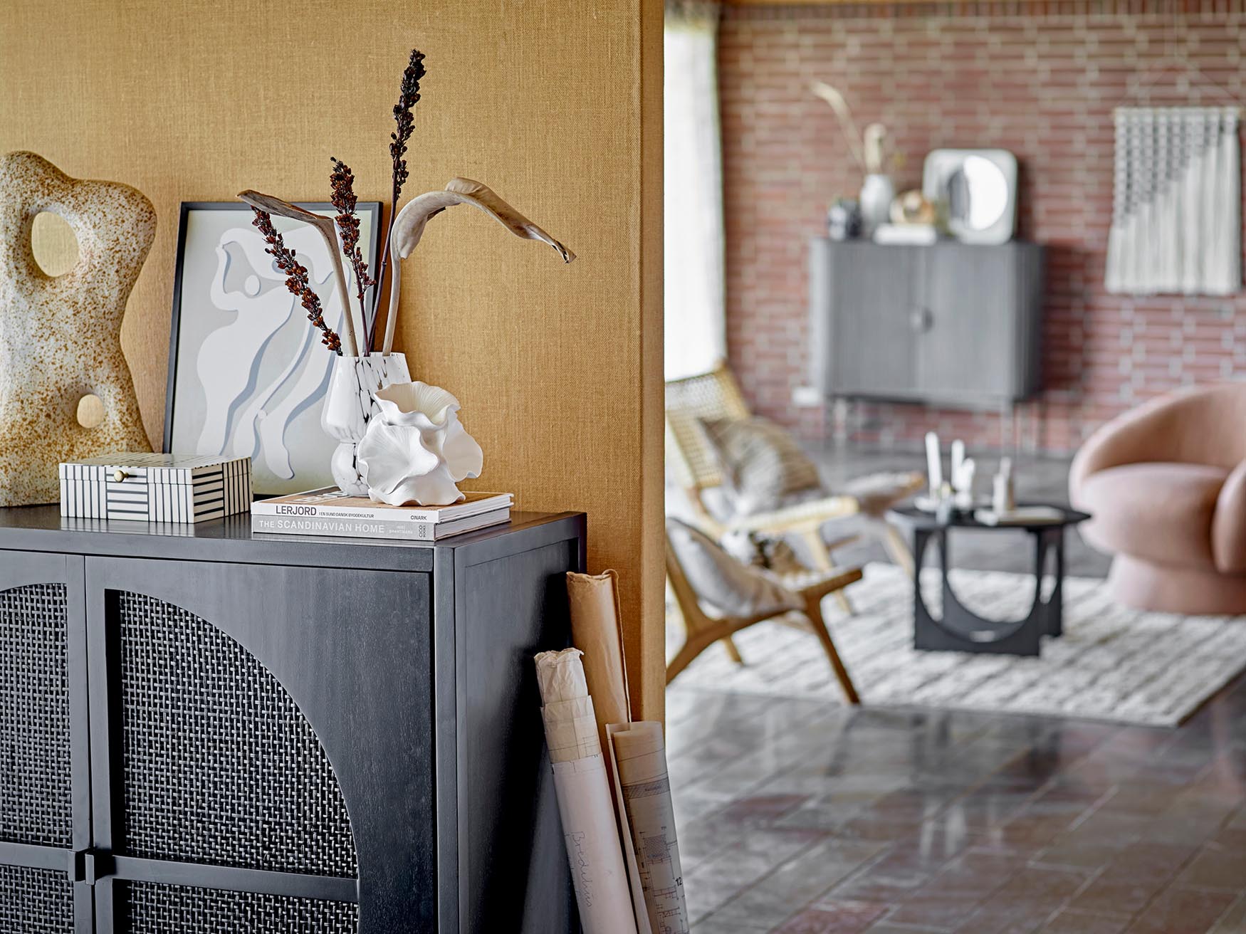 Stilvolle weiße Halim Glasvase von Bloomingville für modernes Ambiente.