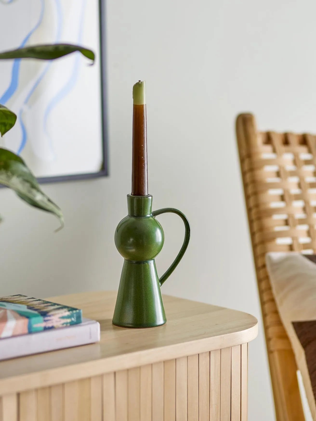 Fija Kerzenhalter, Grün, Steingut in Green präsentiert im Onlineshop von KAQTU Design AG. Kerzenständer ist von Bloomingville