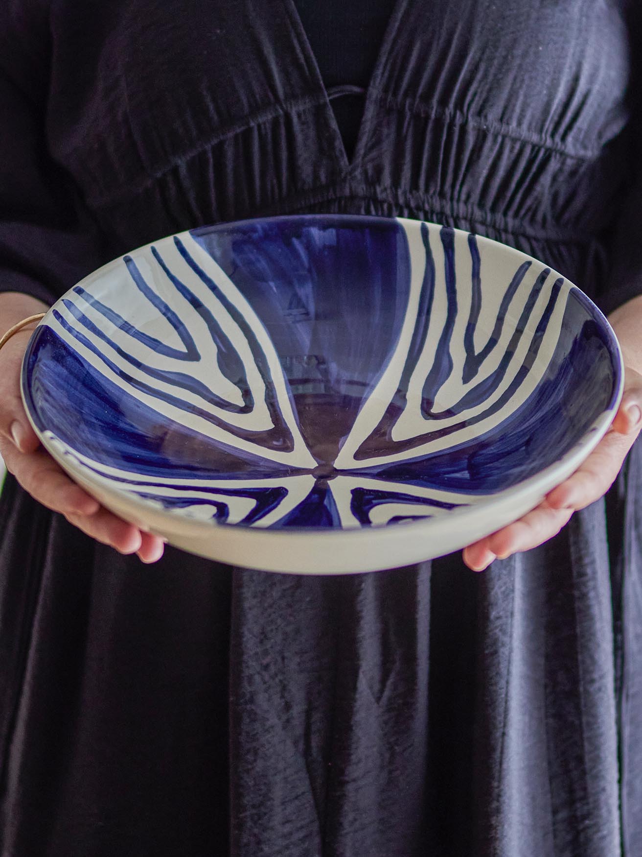 Shama Schale, Blue, Steingut in Blue präsentiert im Onlineshop von KAQTU Design AG. Schale ist von Bloomingville