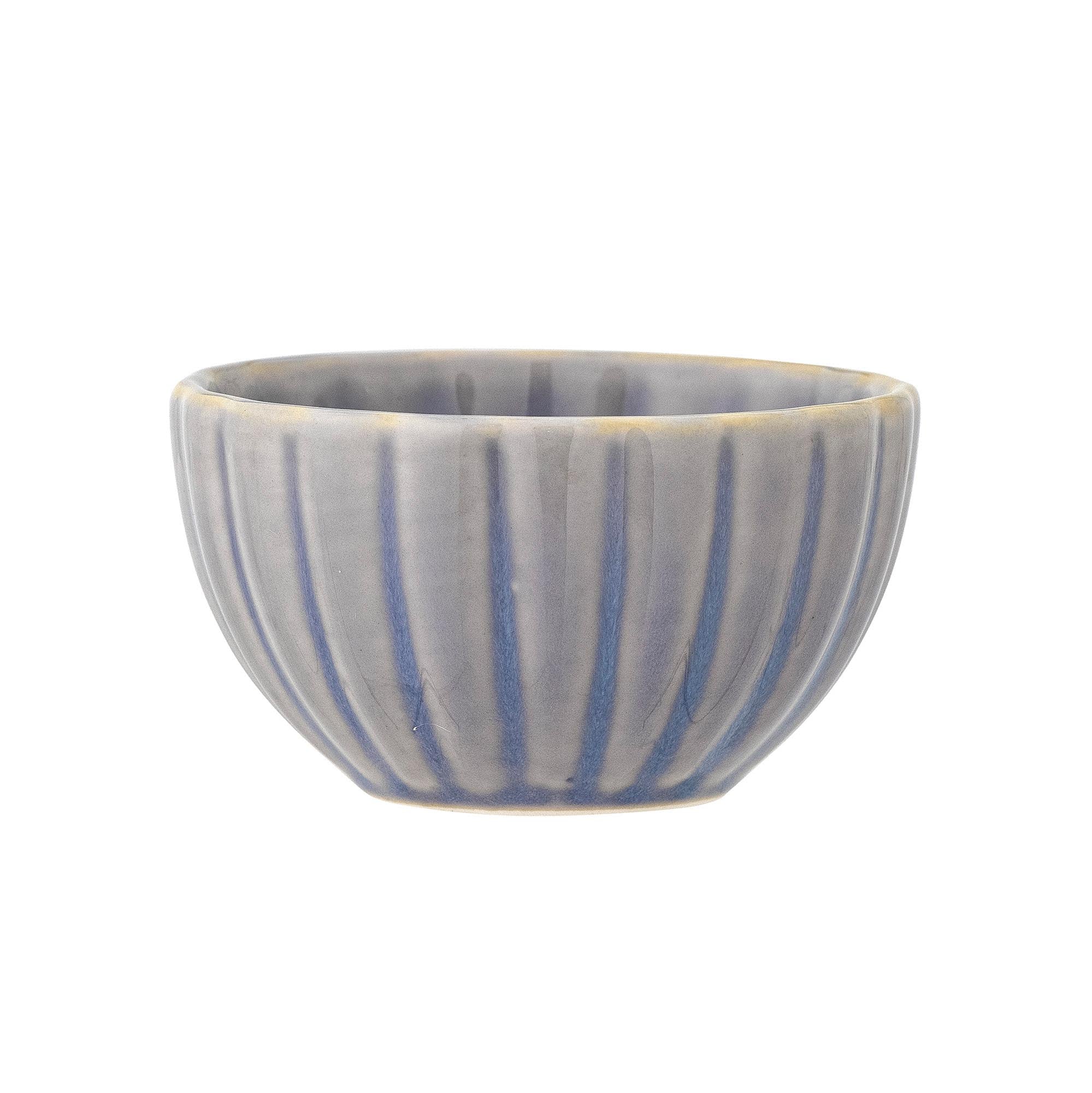 Entdecken Sie die handgefertigte Latina Schale in Blau von Bloomingville. Ideal für Salate, Snacks und als stilvolles Deko-Element. Skandinavisches Design!