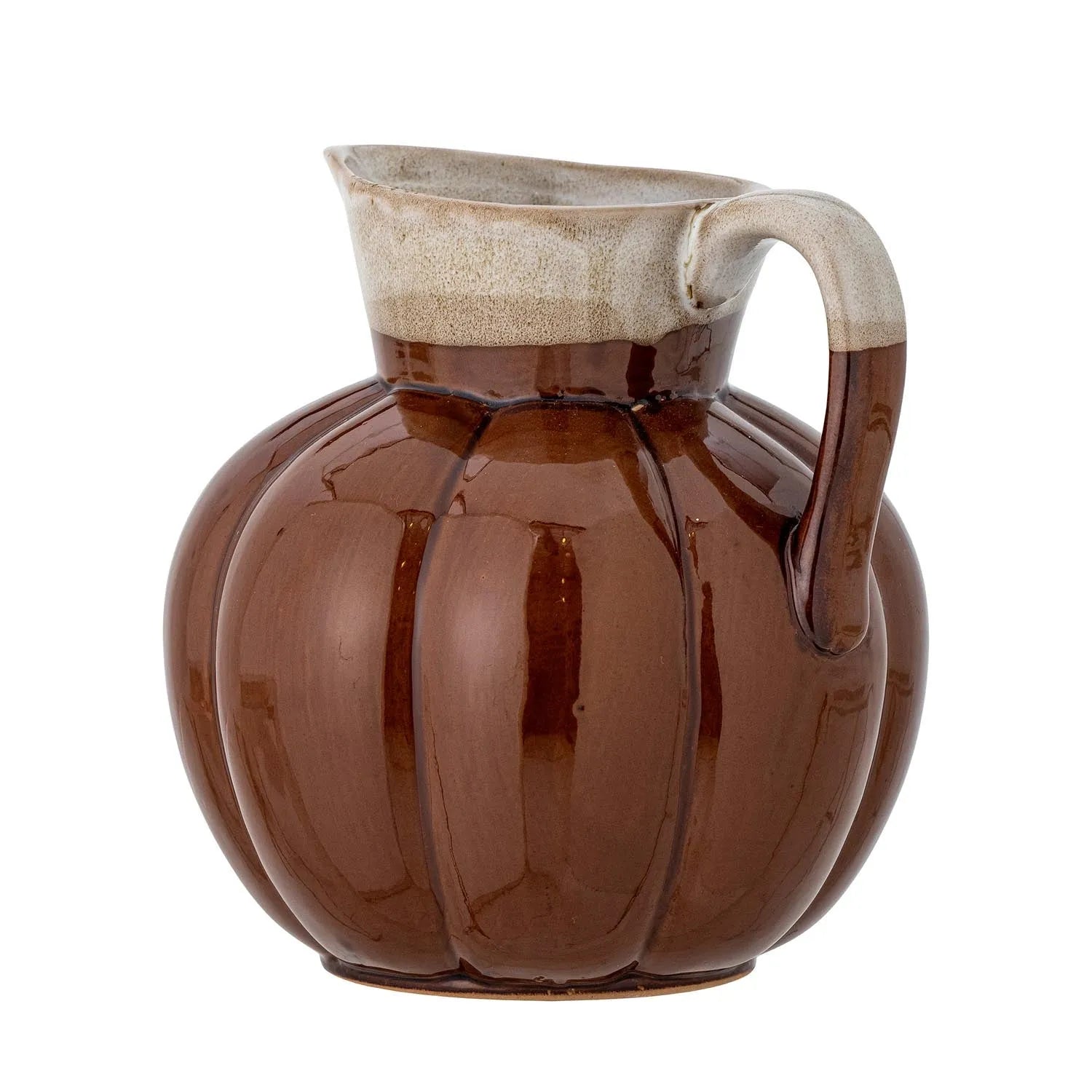 Der Luvin Krug aus braunem Steingut vereint rustikale Eleganz mit Funktionalität, ideal als Gefäß oder stilvolle Vase.