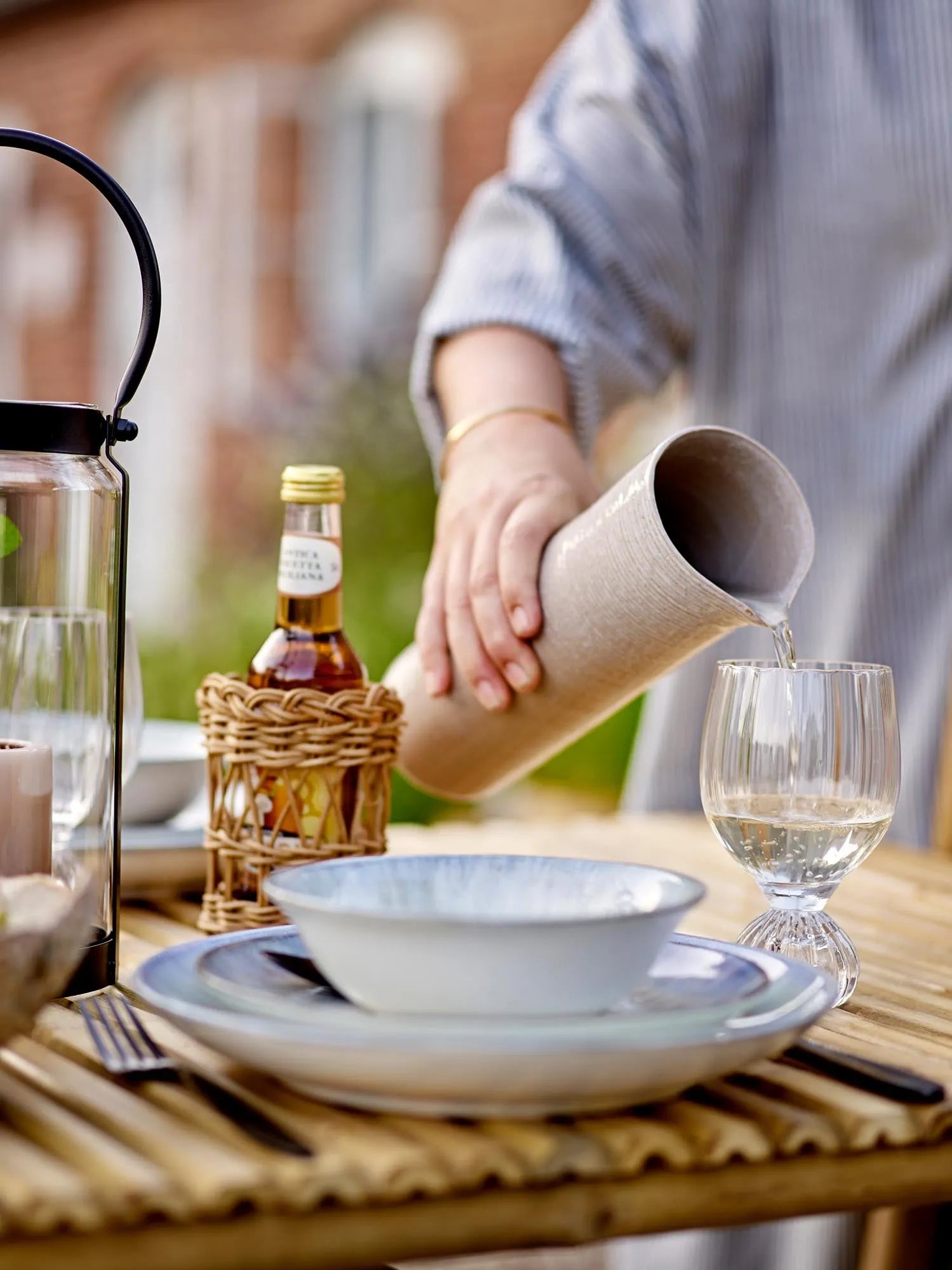 Elegantes, mundgeblasenes Weinglas aus klarem Glas, ideal für Weinliebhaber, die Stil und Funktionalität schätzen.