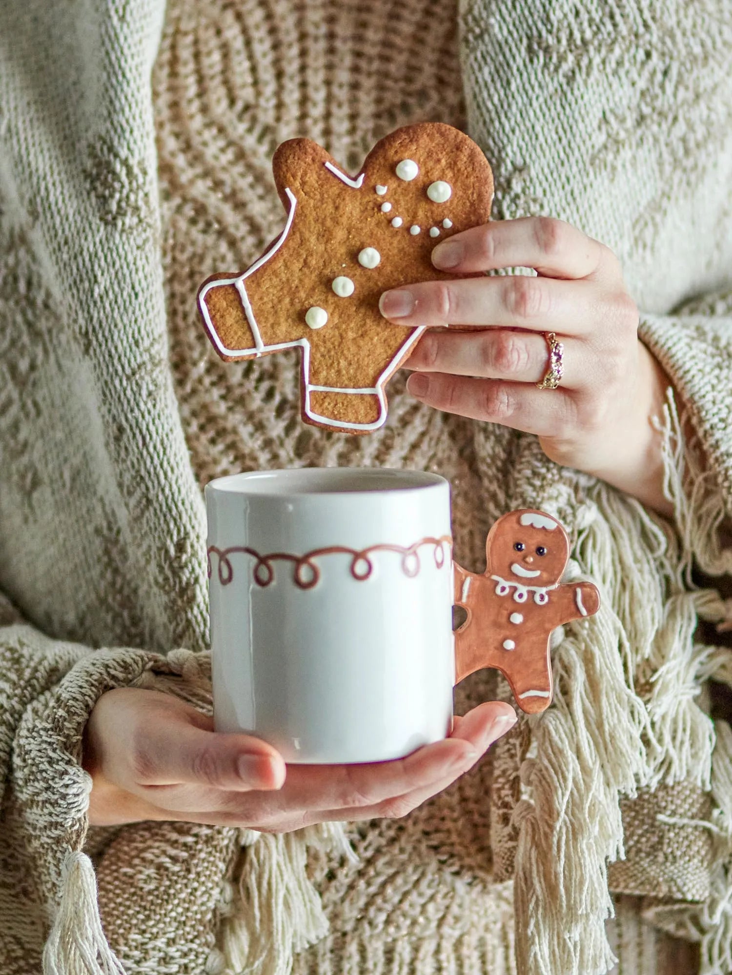 Ginnie Becher, Braun, Steingut in Braun präsentiert im Onlineshop von KAQTU Design AG. Tasse ist von Bloomingville