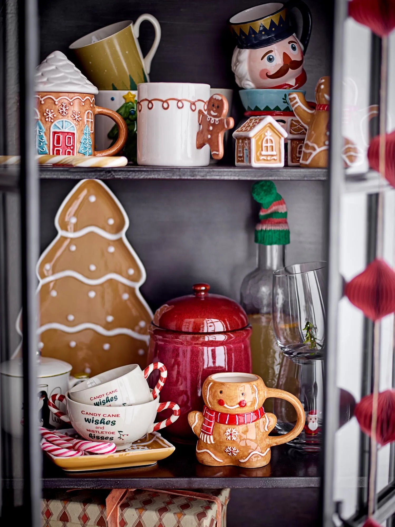Ginnie Becher, Braun, Steingut in Braun präsentiert im Onlineshop von KAQTU Design AG. Tasse ist von Bloomingville