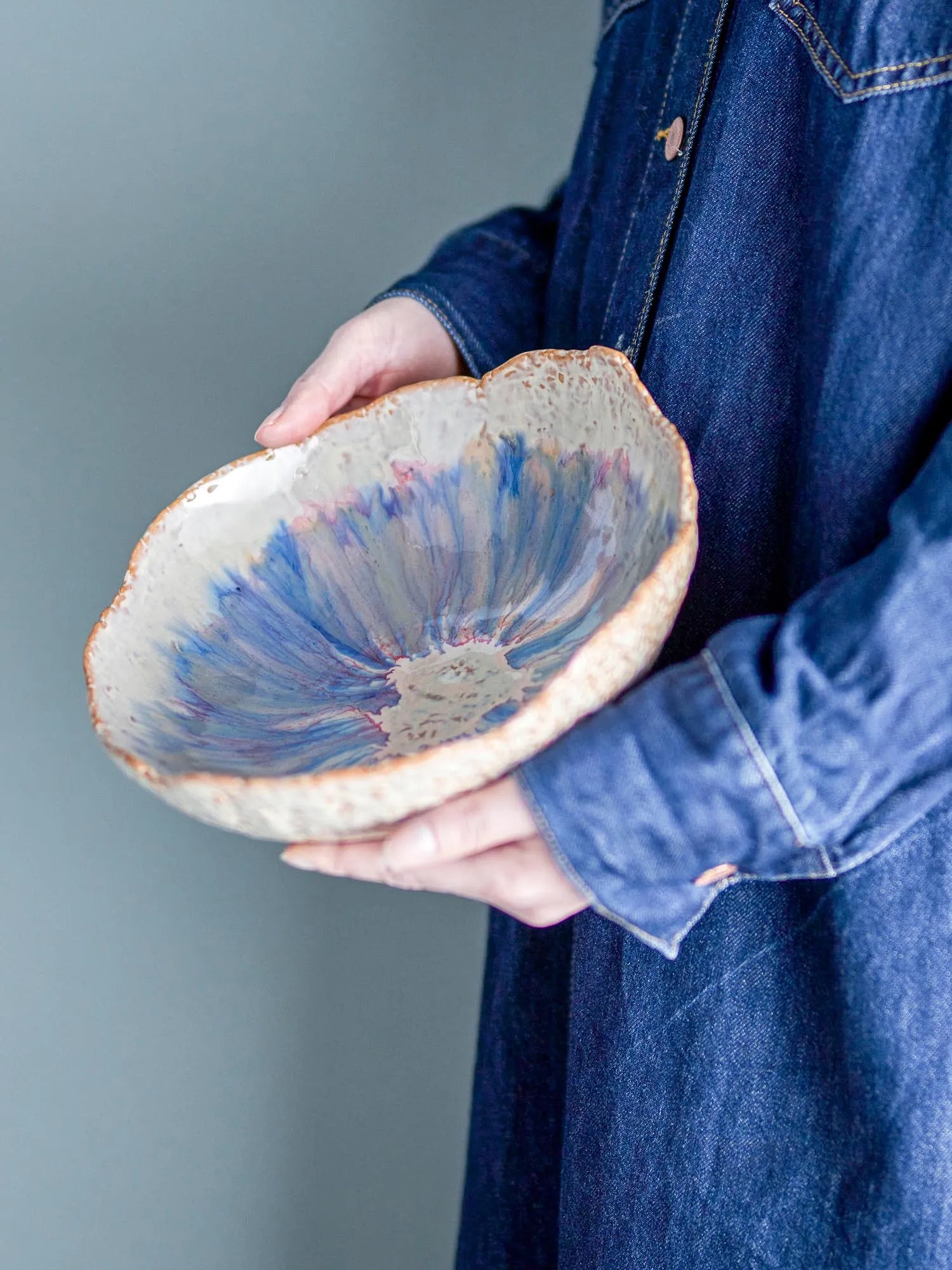 Amalia Schale, Blue, Steingut in Blau präsentiert im Onlineshop von KAQTU Design AG. Schale ist von Bloomingville
