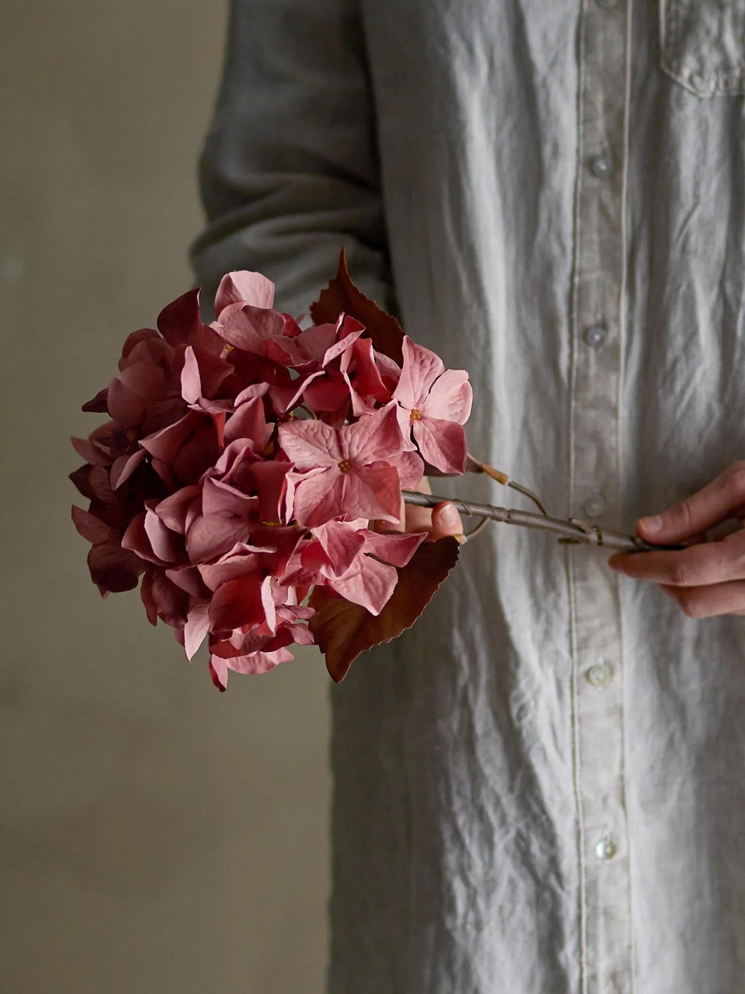 Hydrangea Stiel, Rose, Künstliche Blumen in Rose präsentiert im Onlineshop von KAQTU Design AG. Kunstpflanze ist von Bloomingville