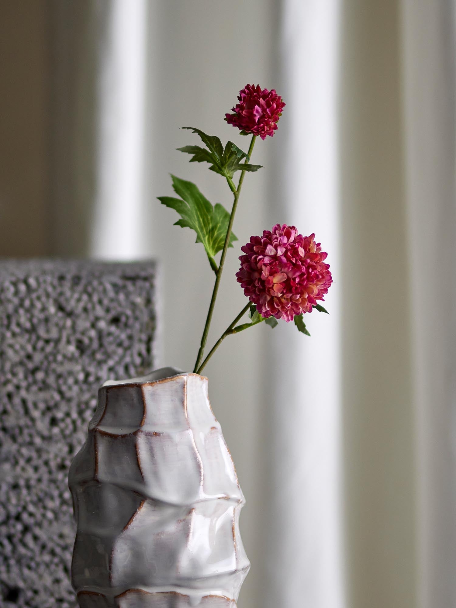 Realistische pinke Chrysanthemen von Bloomingville: Pflegeleichte Eleganz für jeden Raum, flexibel und langlebig.