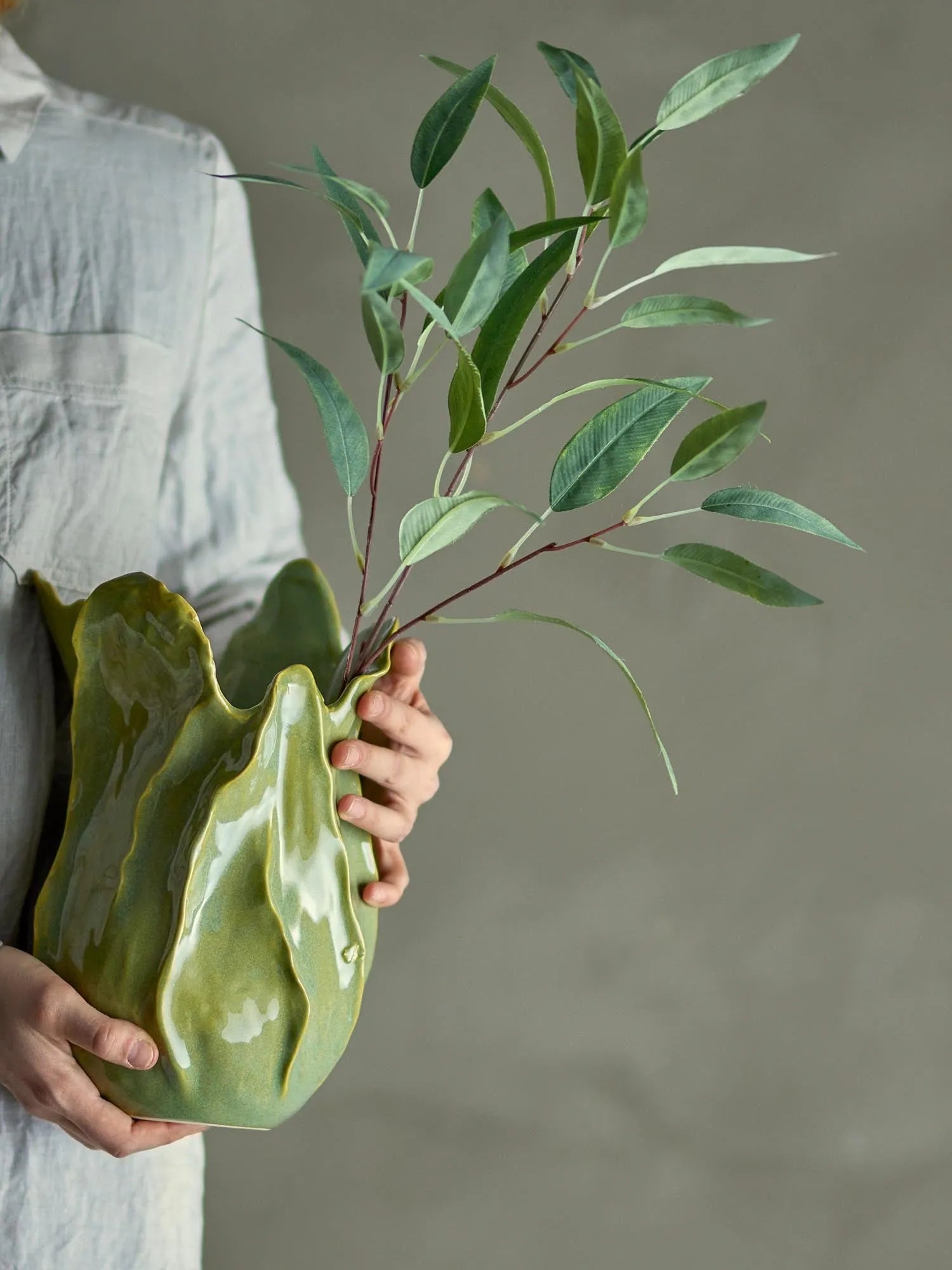 Eucalyptus Stiel, Grün, Künstliche Blumen in Grün präsentiert im Onlineshop von KAQTU Design AG. Kunstpflanze ist von Bloomingville