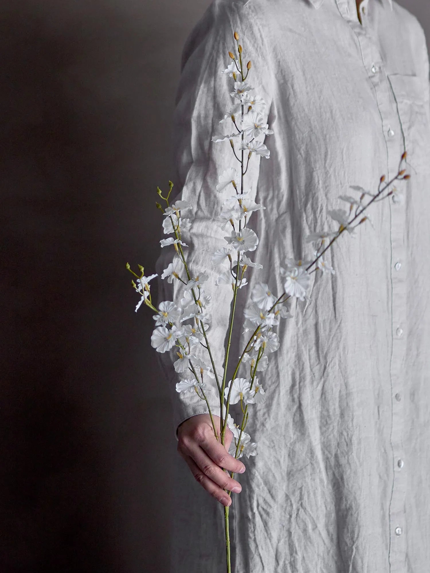 Orchid Stiel, Weiss, Künstliche Blumen in Weiß präsentiert im Onlineshop von KAQTU Design AG. Kunstpflanze ist von Bloomingville