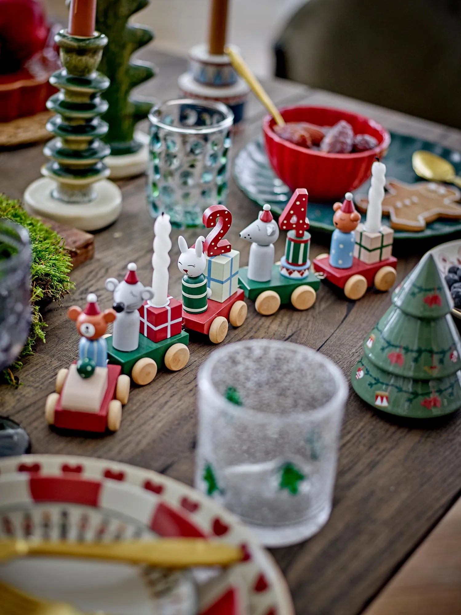 Cole Kerzenhalter, Grün, Steingut in Grün präsentiert im Onlineshop von KAQTU Design AG. Kerzenständer ist von Bloomingville