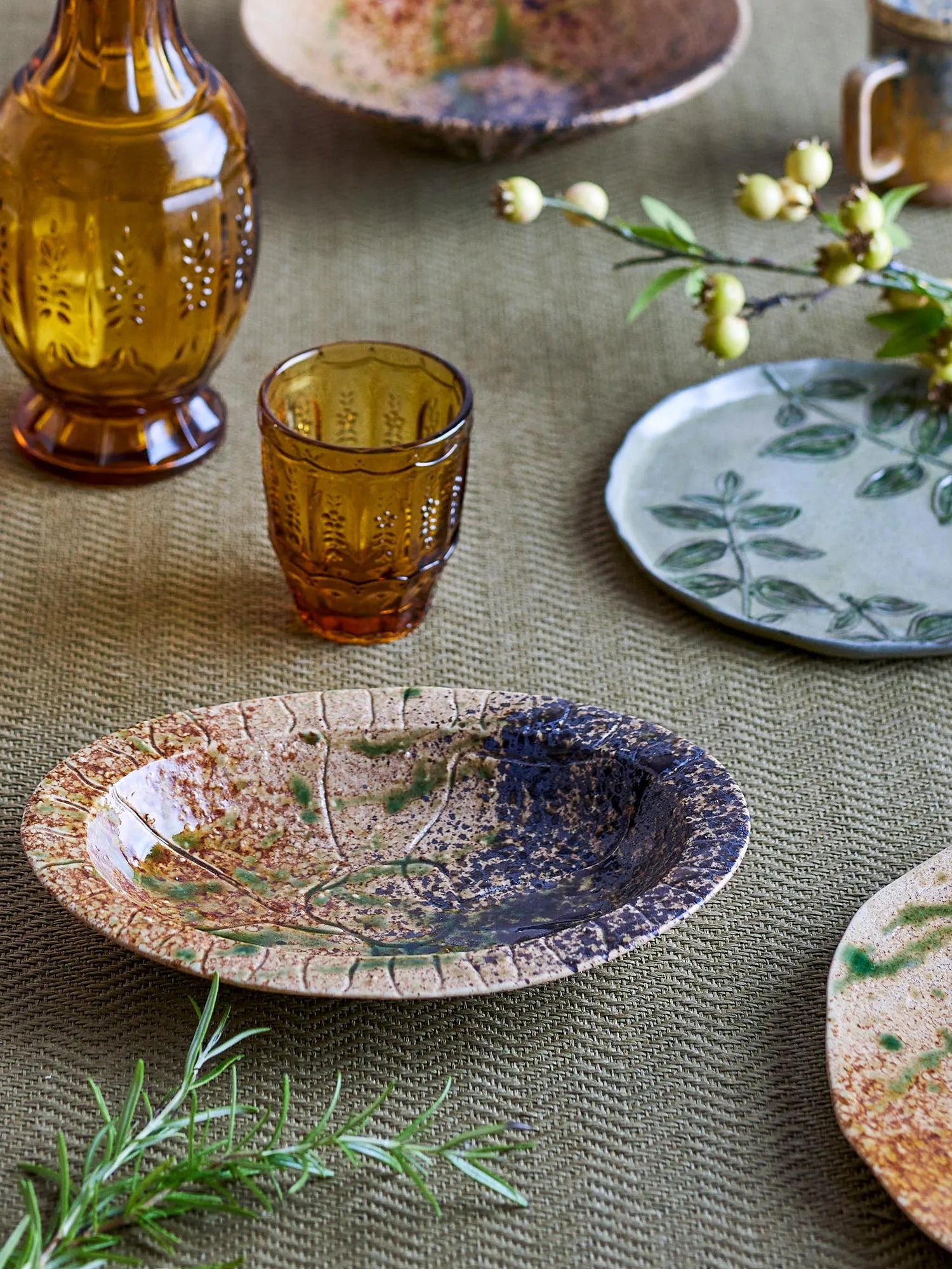 Larken Servierplatte, Schwarz, Steingut in Schwarz präsentiert im Onlineshop von KAQTU Design AG. Platte ist von Creative Collection