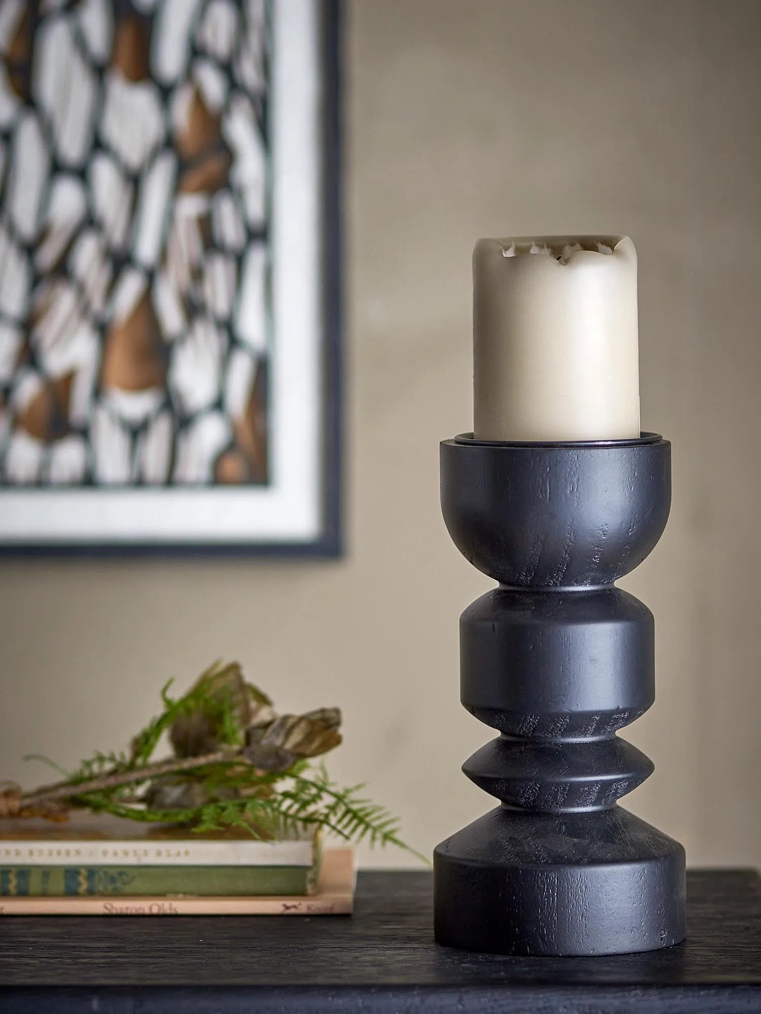 Bowen Kerzenhalter, Schwarz, Kiefer in Schwarz präsentiert im Onlineshop von KAQTU Design AG. Kerzenständer ist von Bloomingville