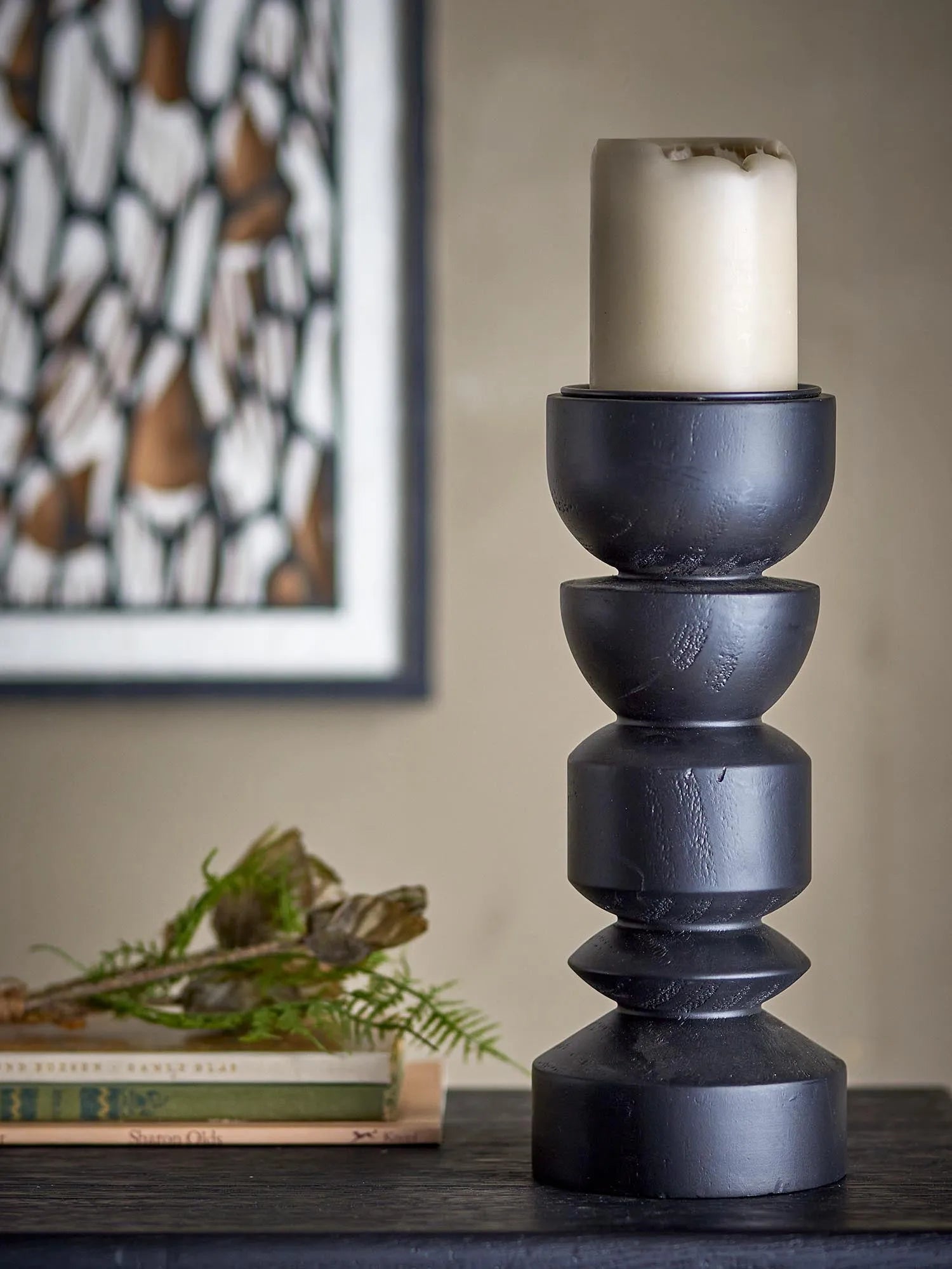 Bowen Kerzenhalter, Schwarz, Kiefer in Schwarz präsentiert im Onlineshop von KAQTU Design AG. Kerzenständer ist von Bloomingville