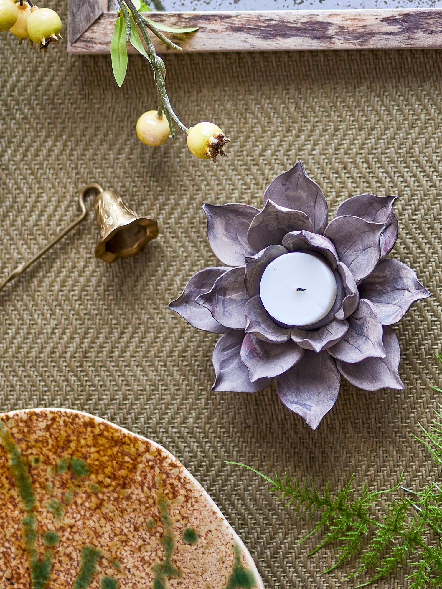 Eira Teelichthalter, Braun, Steingut in Braun präsentiert im Onlineshop von KAQTU Design AG. Teelichthalter ist von Creative Collection