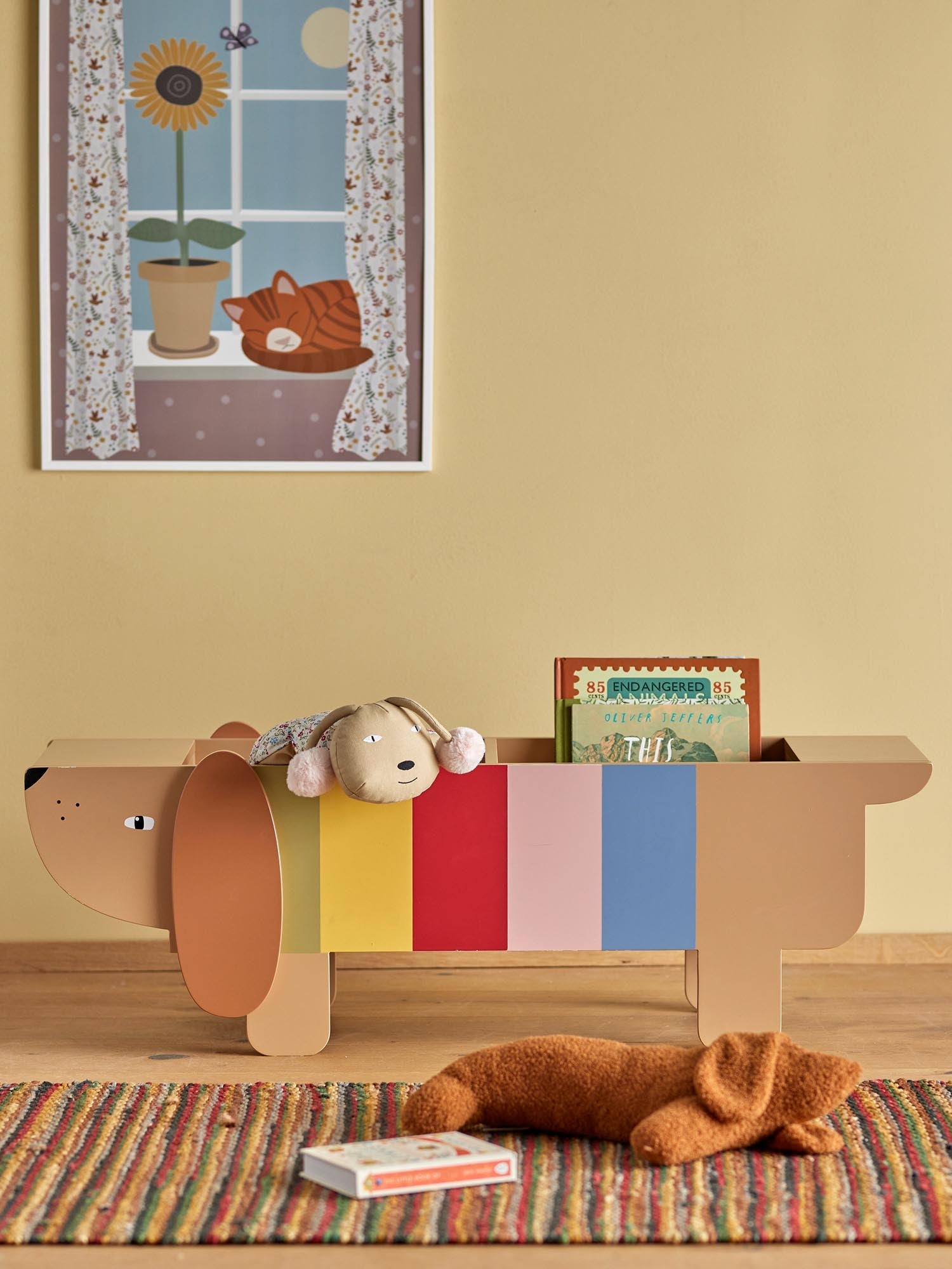 Der Charlie Bücherständer von Bloomingville Mini aus braunem MDF ist ideal für Kinderzimmer, stilvoll und praktisch für Bücheraufbewahrung.