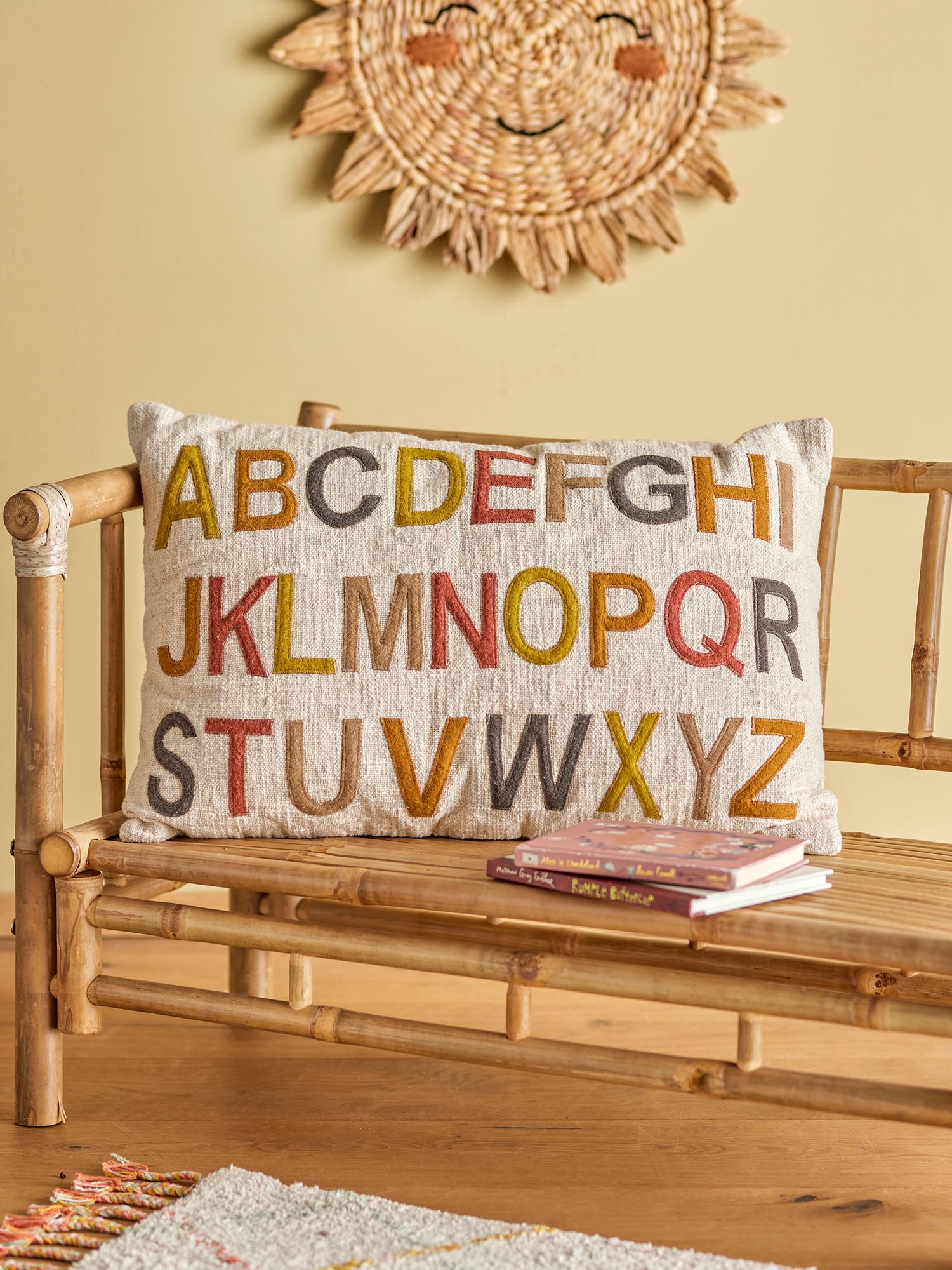 Weiches Baumwollkissen mit Alphabet-Design, fördert Lernen und Dekor, ideal für Kinderzimmer.