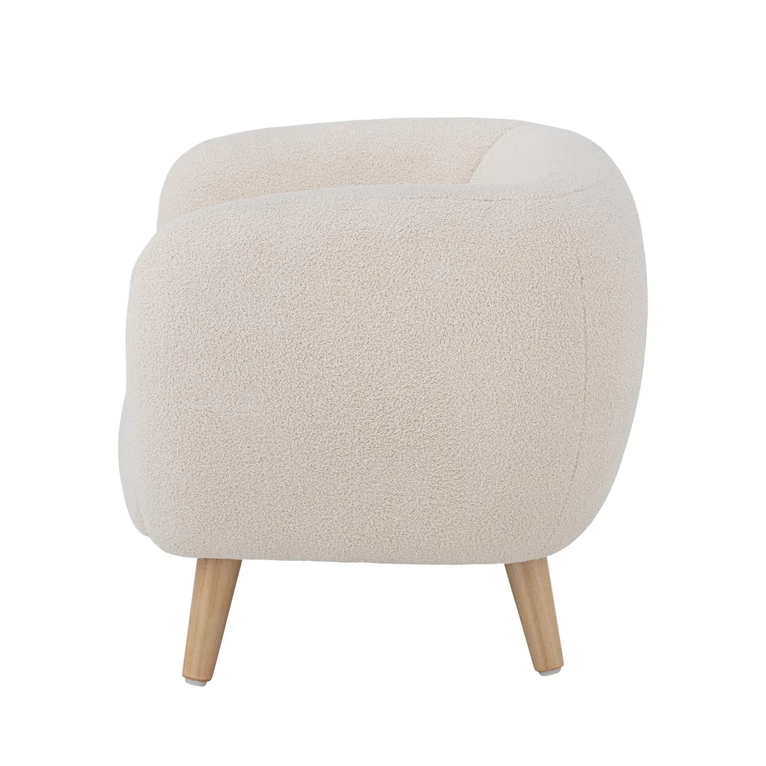 Der Cade Stuhl von Bloomingville Mini: Ein eleganter, weißer Kinderstuhl aus strapazierfähigem Polyester, der Komfort und Stil vereint.