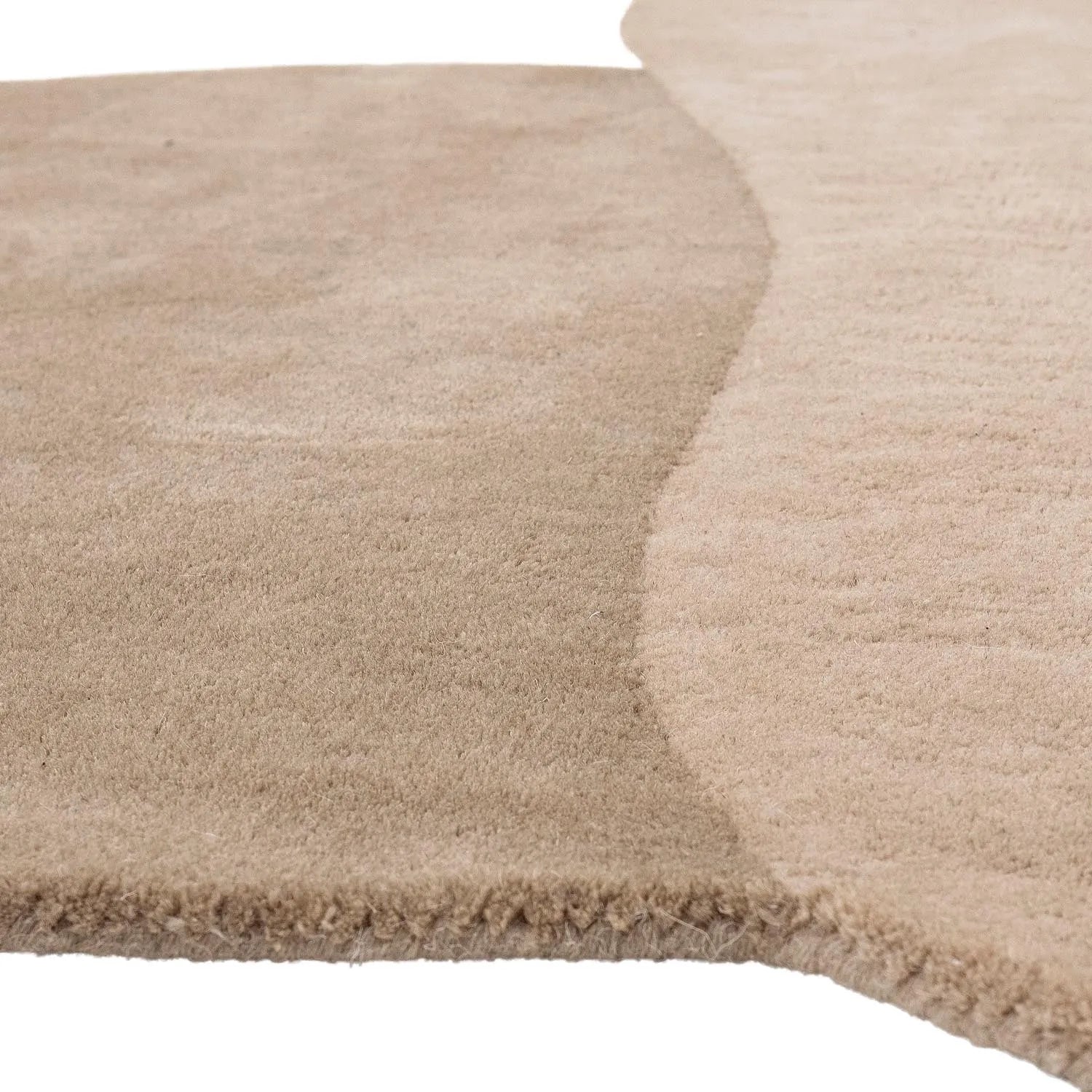 Der Denton Teppich von Bloomingville: Skandinavische Eleganz in Braun, aus weicher Wolle, für stilvolle Gemütlichkeit.