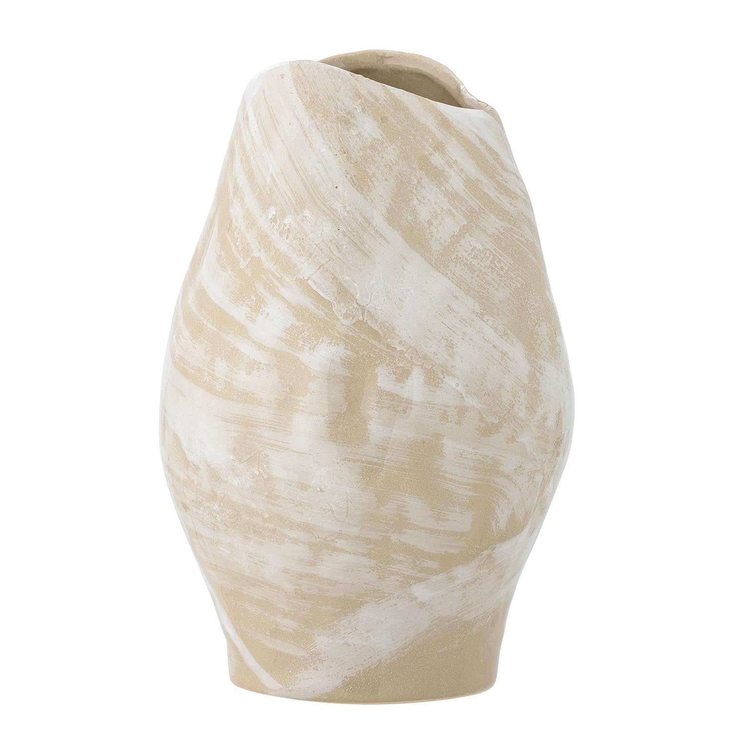 Die Obsa Vase von Bloomingville aus natürlichem Steingut überzeugt mit schlichter Eleganz und vielseitigen Dekorationsmöglichkeiten.