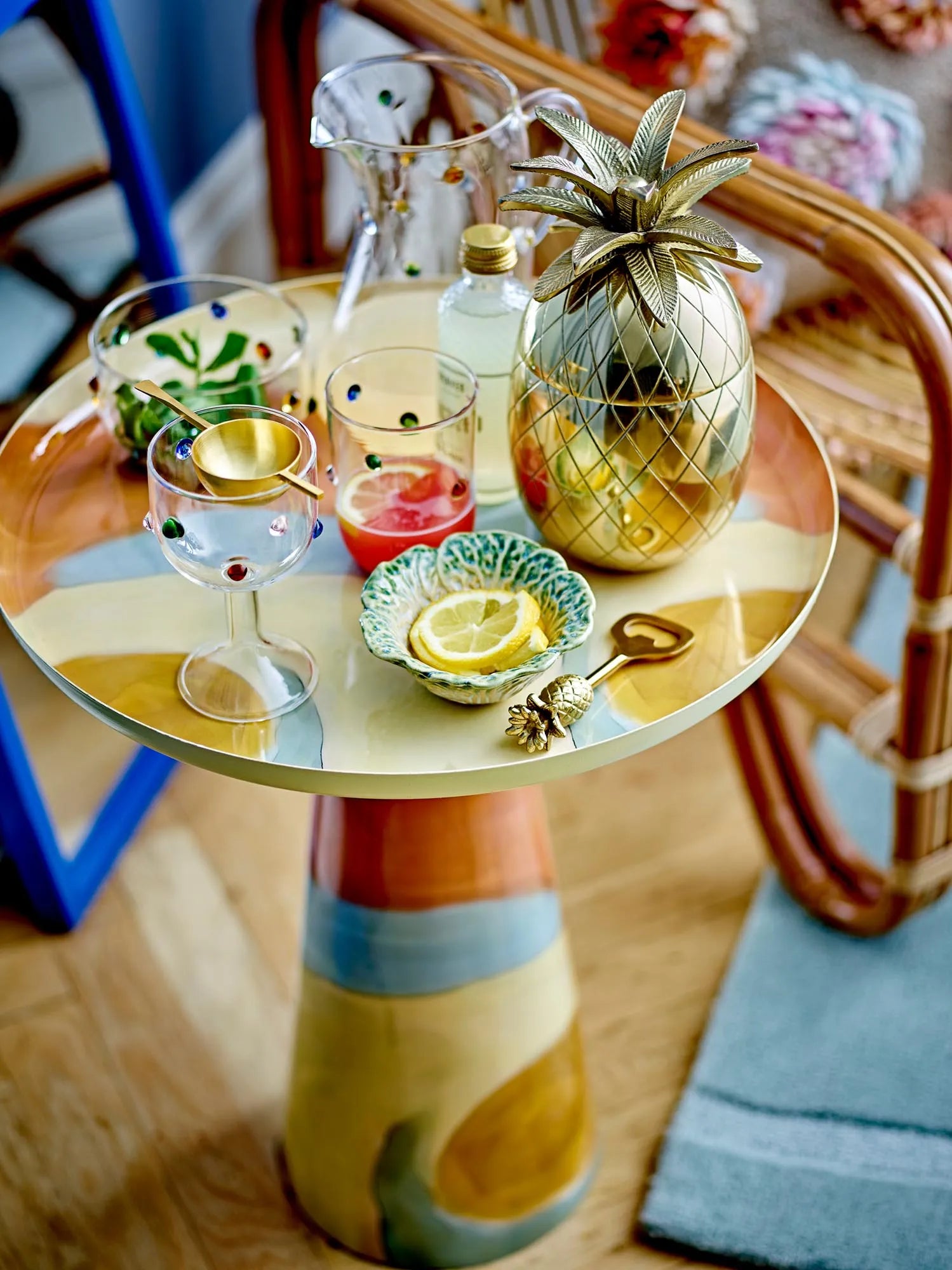 Der Brooke Beistelltisch in Gelb von Bloomingville vereint skandinavische Eleganz mit moderner Funktionalität.