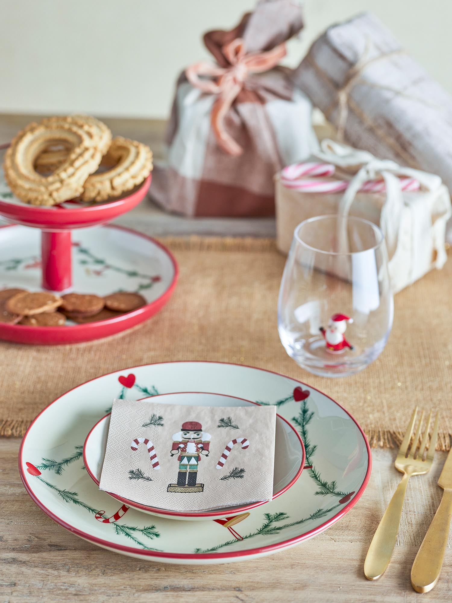 Jolly Serviette, Grün, FSC® Mix, Papier in Grün präsentiert im Onlineshop von KAQTU Design AG. Servietten ist von Bloomingville