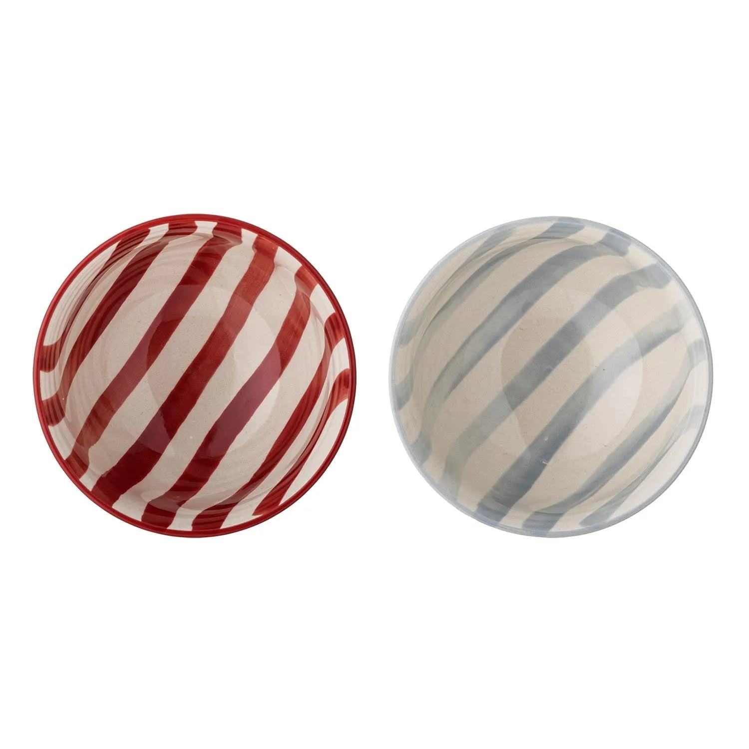 Die Darby Schale in Rot von Bloomingville Mini besticht durch verspielte Motive und robustes Steingut, ideal für festliche Anlässe.