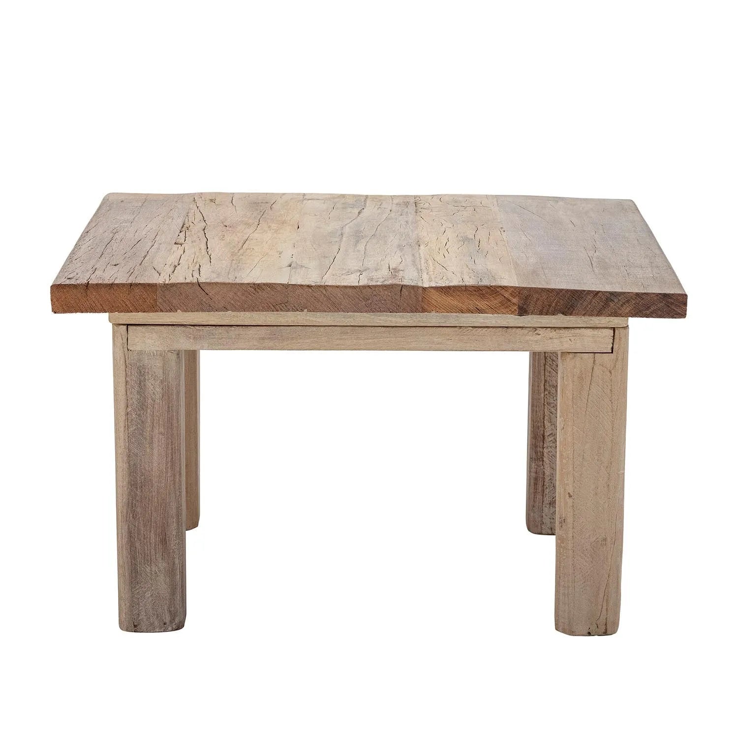 Der Riber Couchtisch aus recyceltem Holz vereint nordische Eleganz mit nachhaltiger Handwerkskunst und vielseitiger Funktionalität.