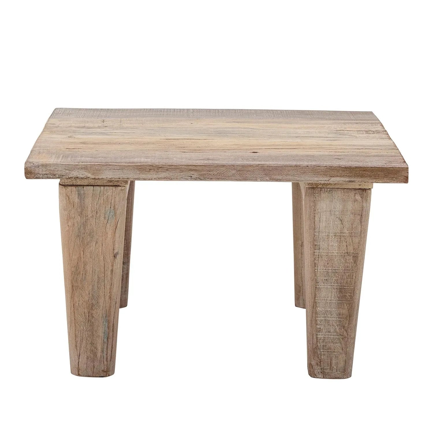 Der Riber Couchtisch aus recyceltem Holz vereint nordische Eleganz mit nachhaltiger Handwerkskunst und vielseitiger Funktionalität.