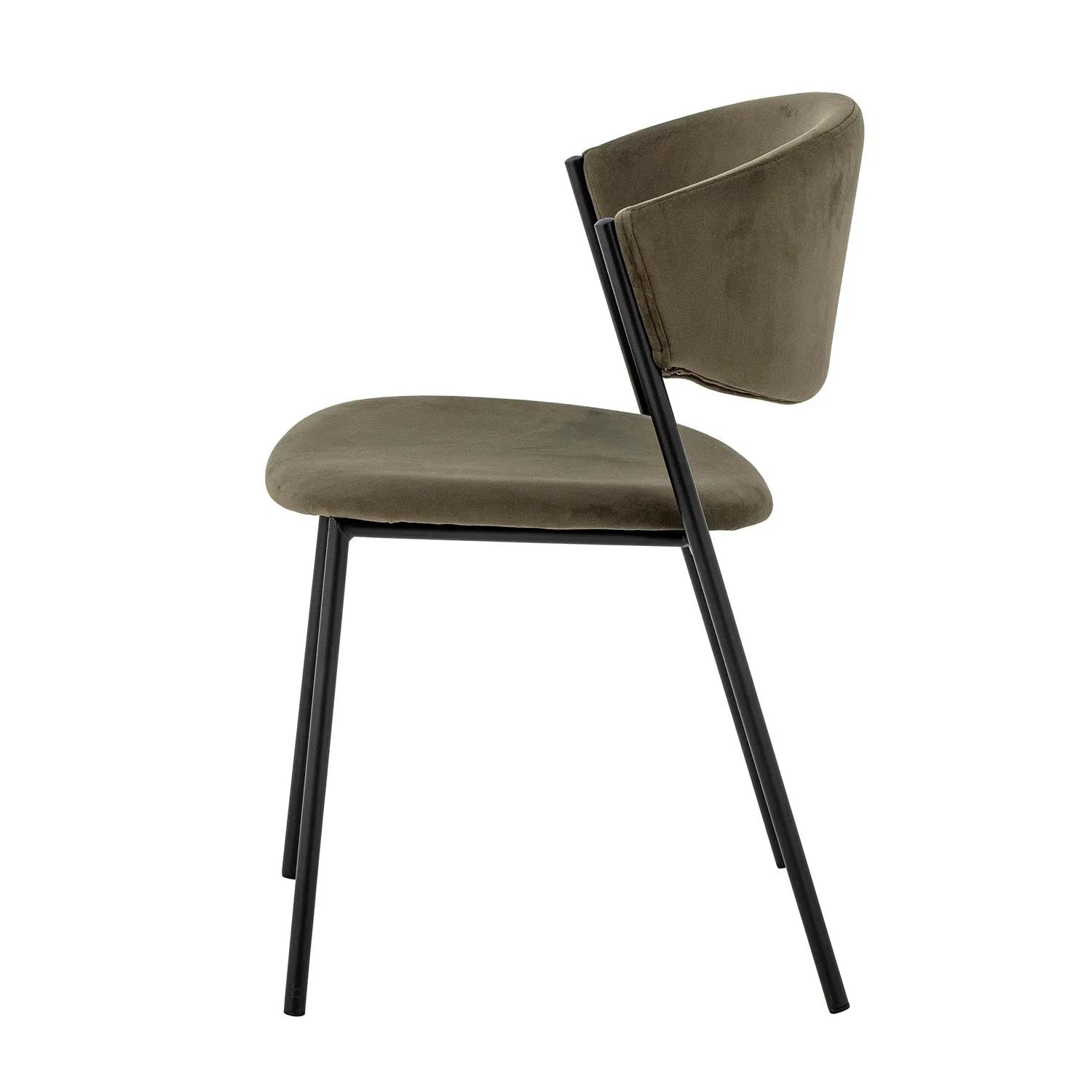 Der Marlo Esszimmerstuhl in Grün vereint nachhaltiges Design mit Komfort, dank recyceltem Polyester und eleganter nordischer Ästhetik.