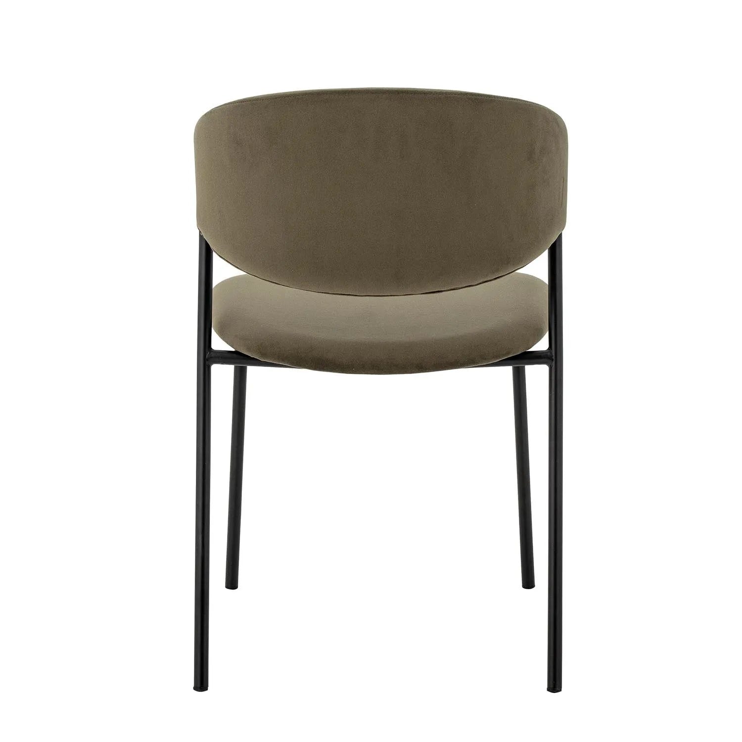 Der Marlo Esszimmerstuhl in Grün vereint nachhaltiges Design mit Komfort, dank recyceltem Polyester und eleganter nordischer Ästhetik.