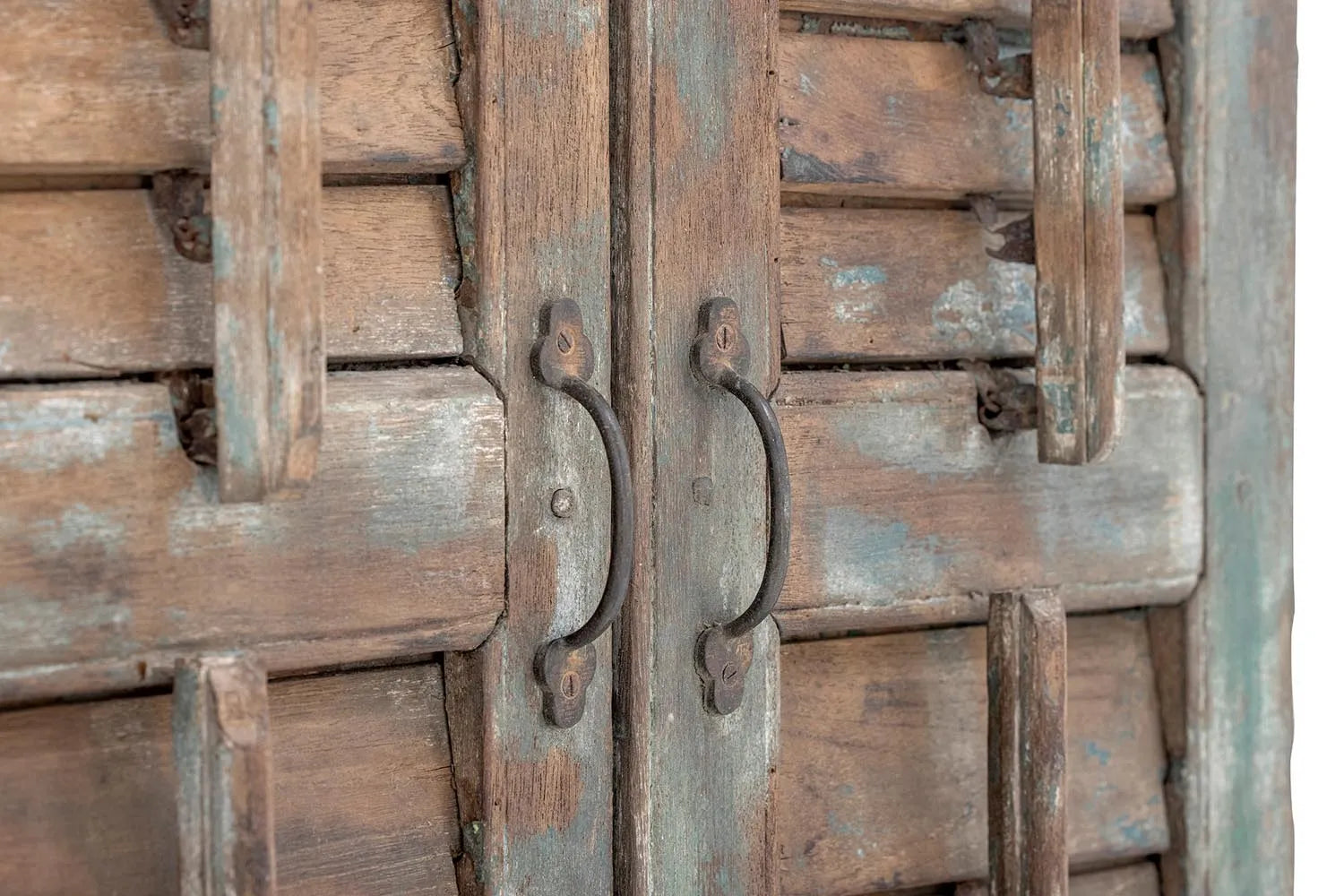 Einzigartige Wandkunst aus recyceltem Holz mit Vintage-Charme, nachhaltig und individuell für Ihr Zuhause.