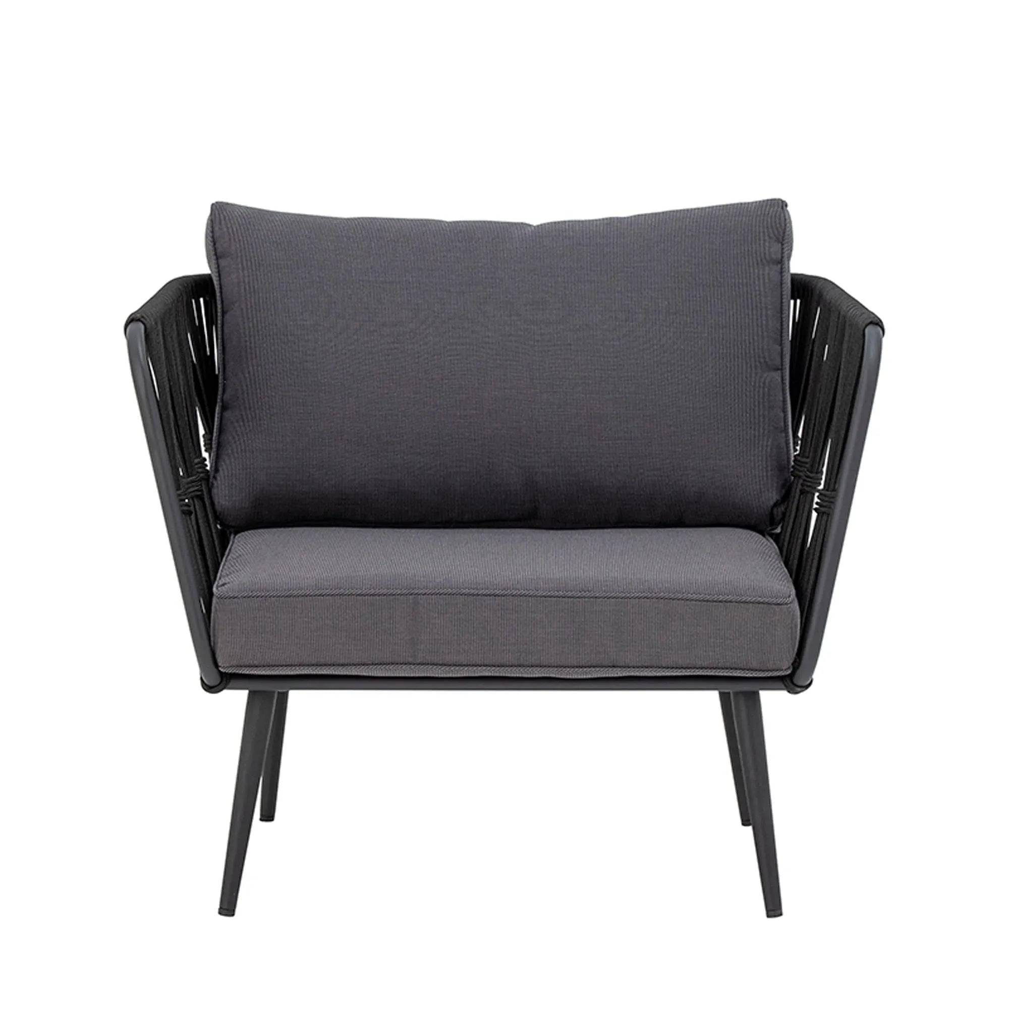 Eleganter Pavone Loungesessel aus schwarzem Metall, wetterfest, mit handgewebter Polyester-Schnur und waschbaren Kissen.