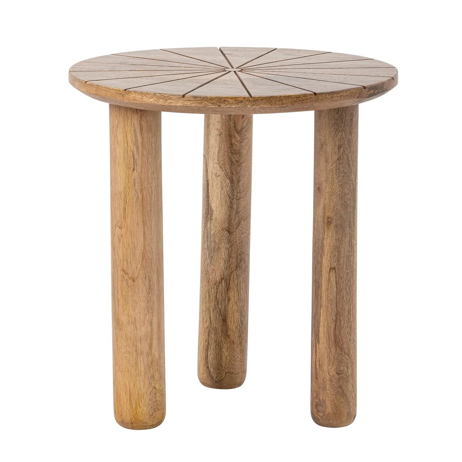 Eleganter Couchtisch aus Mangoholz mit handgeschnitztem Muster, ideal für stilvolle Wohnräume.
