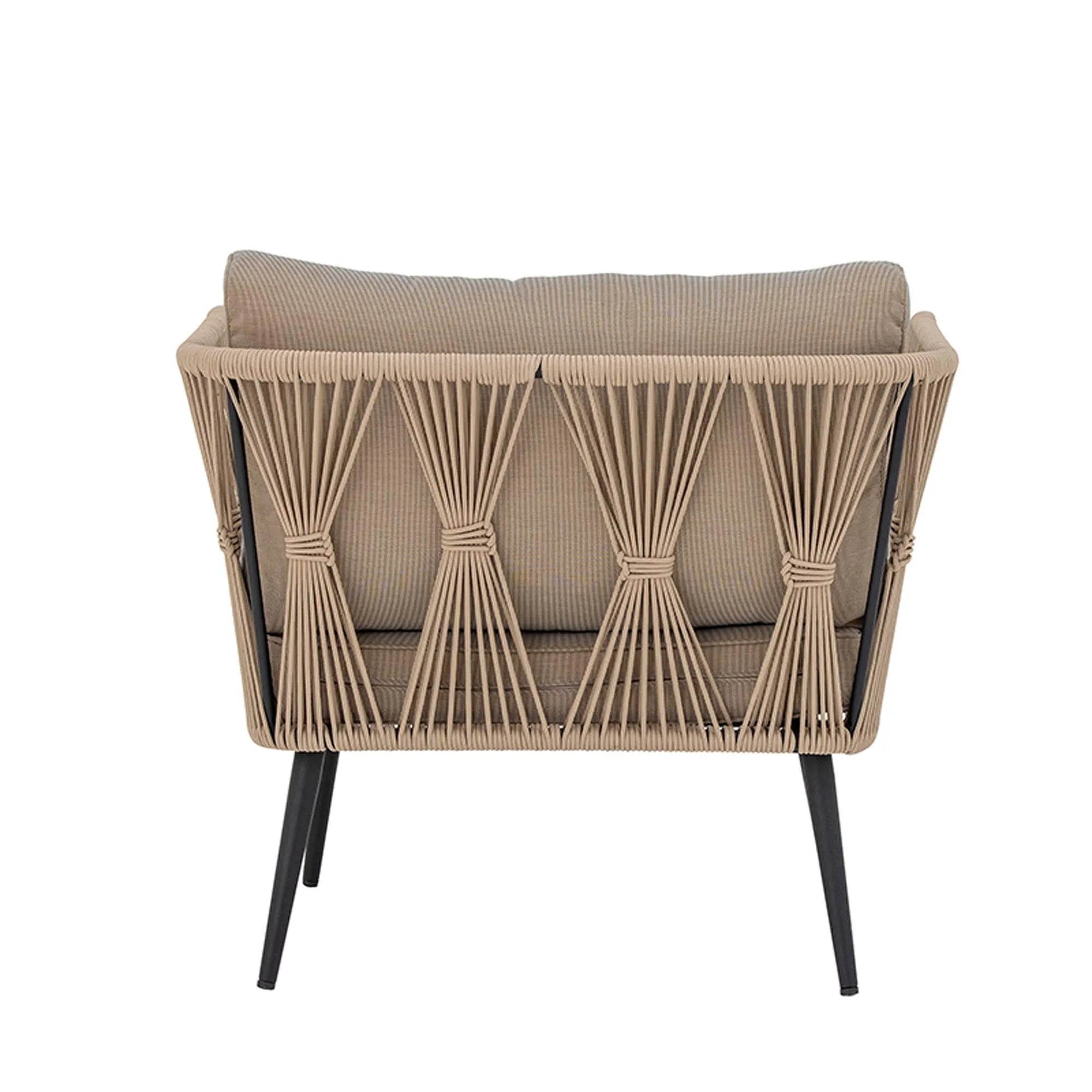 Stilvoller Pavone Loungesessel, braun, mit langlebigem Metallrahmen.