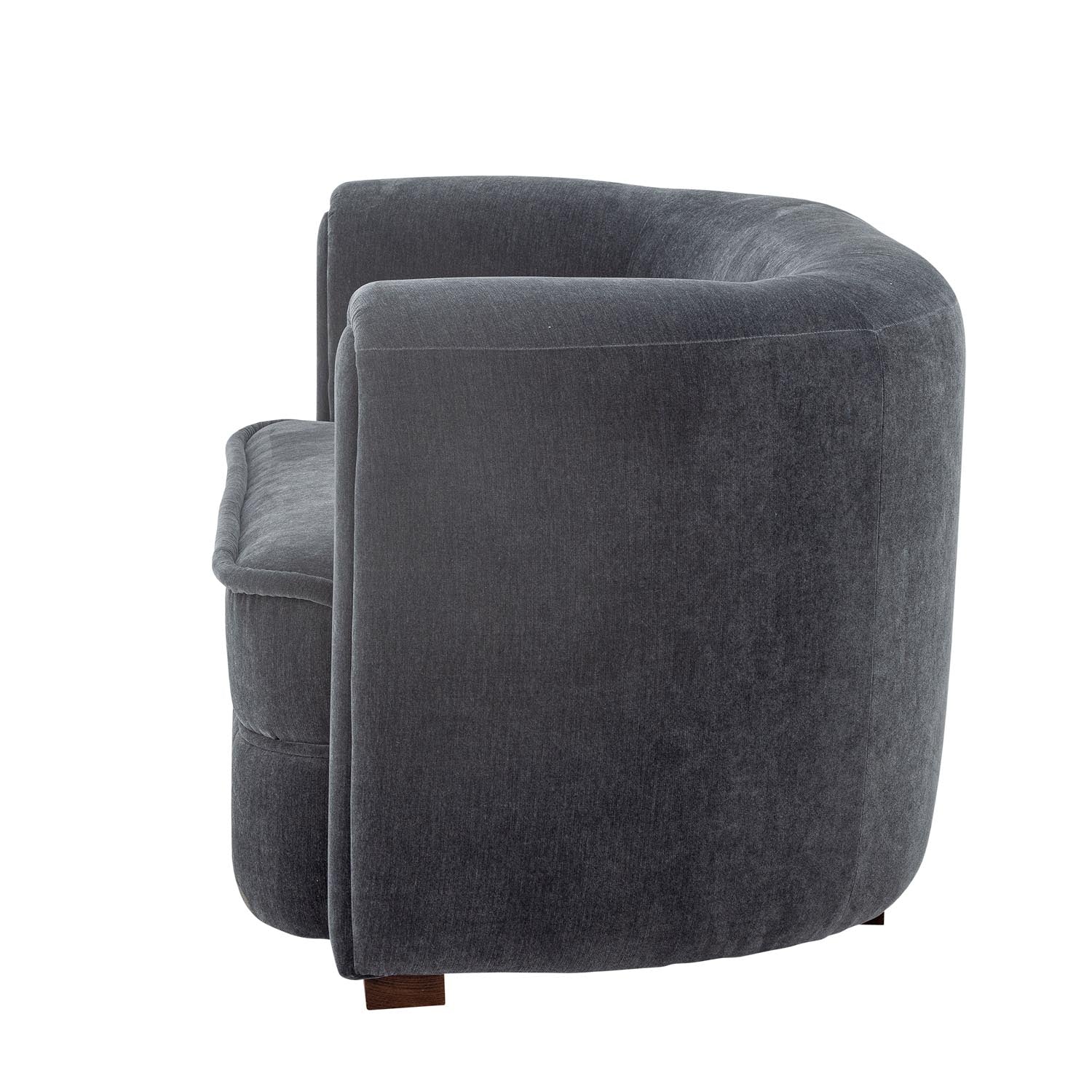 Das Malala Sofa in Blau aus recyceltem Polyester bietet stilvolles Design und nachhaltigen Komfort für Ihr Zuhause.