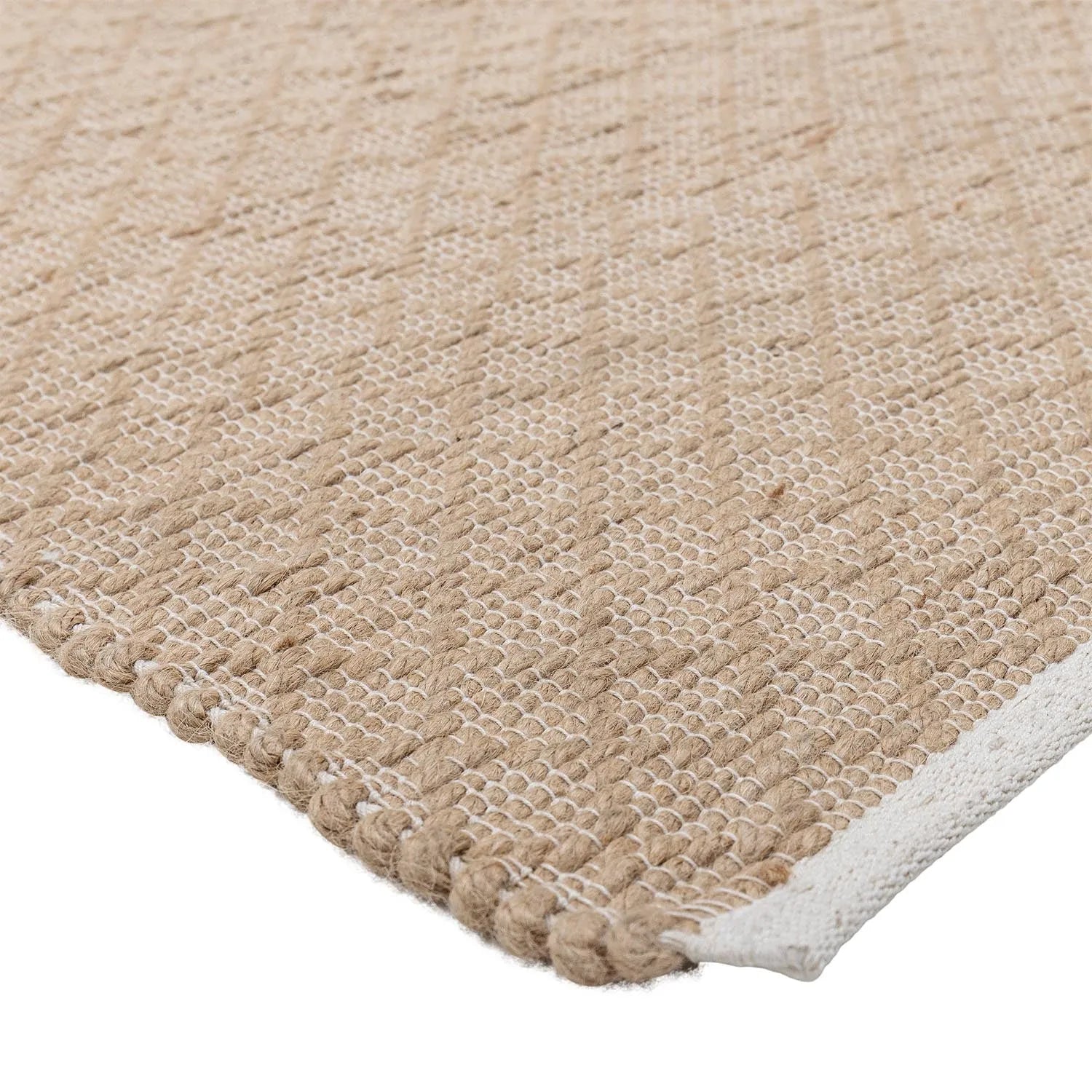 Der Lamar Teppich aus 100% Jute bringt natürliche Eleganz und handgefertigte Qualität in Ihr Zuhause.