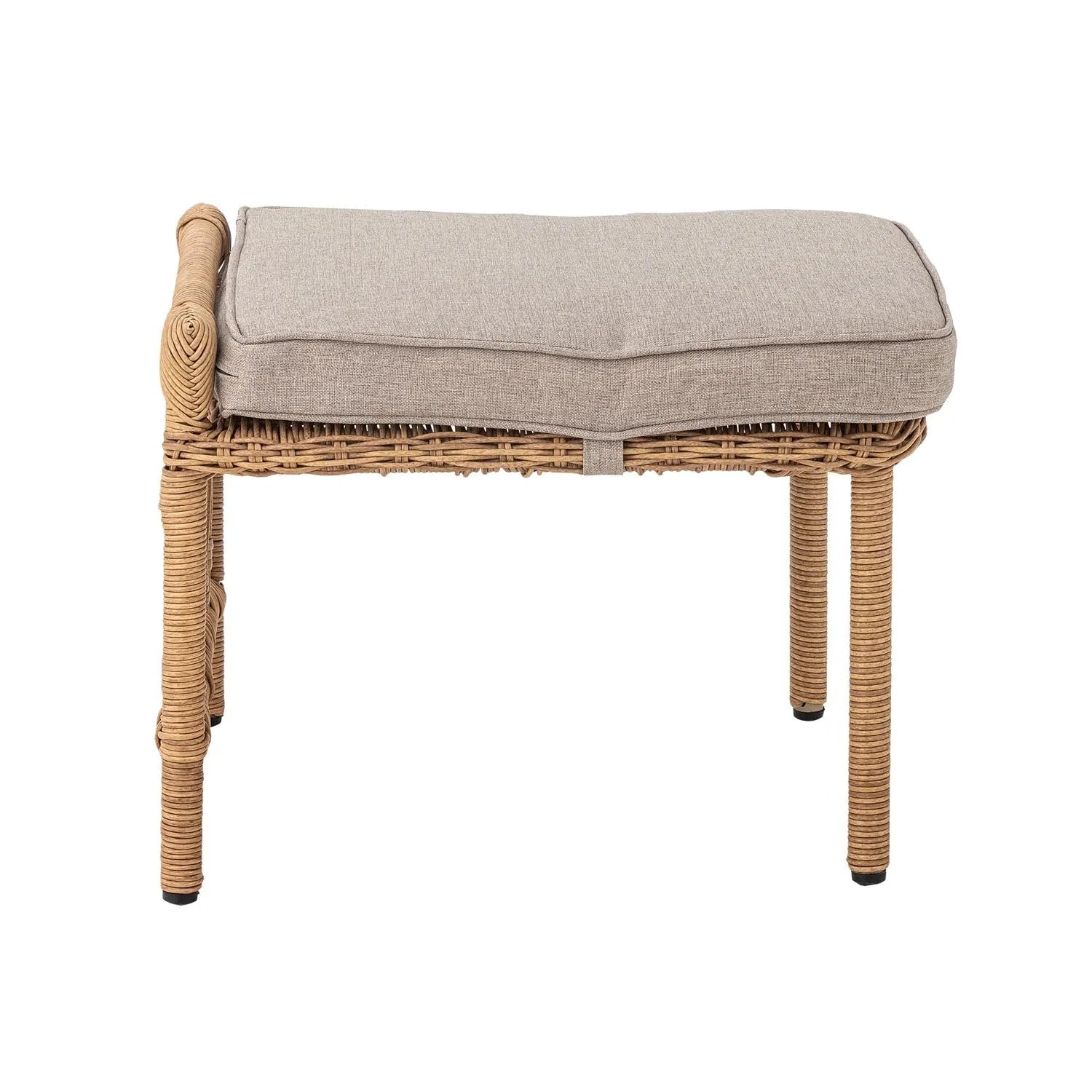Der Belluce Loungesessel aus Polyrattan vereint modernes Design mit Funktionalität und ist ideal für drinnen und draußen.