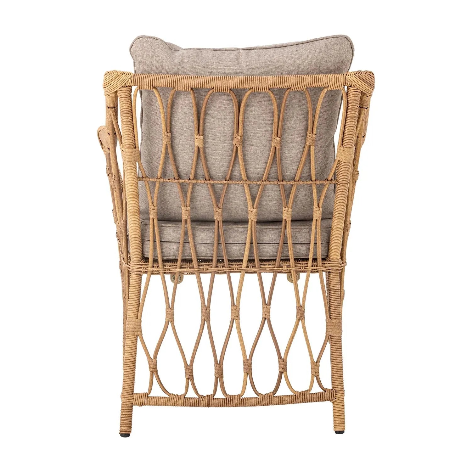 Der Belluce Loungesessel aus Polyrattan vereint modernes Design mit Funktionalität und ist ideal für drinnen und draußen.