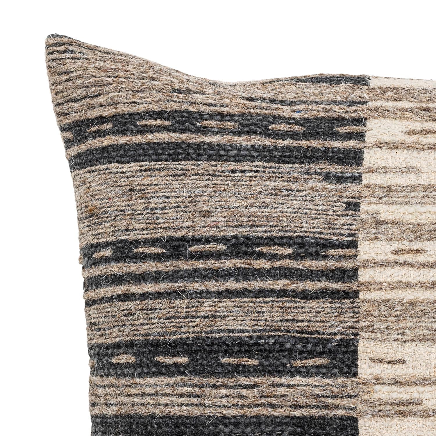 Das Seaford Kissen aus Baumwolle in natürlichem Design von Creative Collection bringt Komfort und Eleganz in Ihr Zuhause.