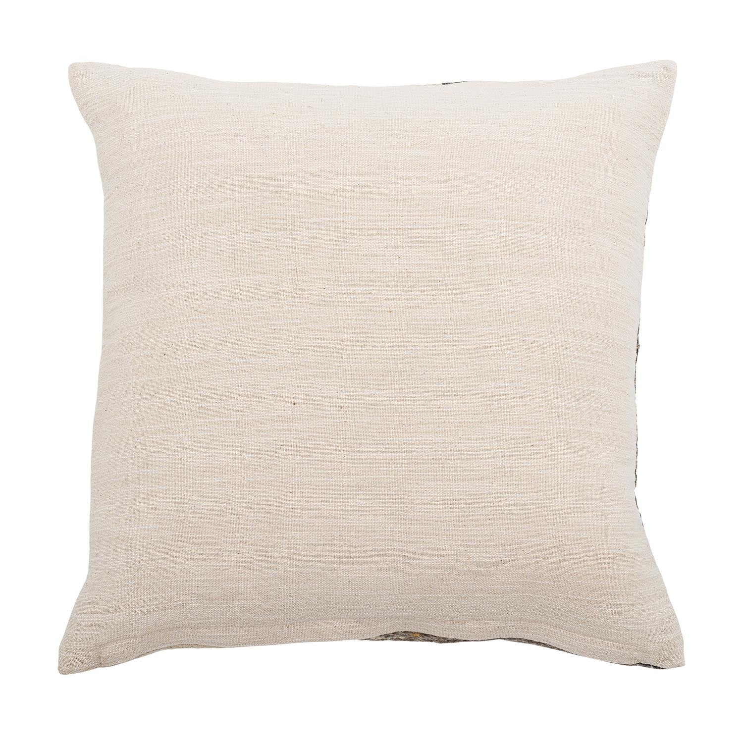 Das Seaford Kissen aus Baumwolle in Naturtönen von Creative Collection vereint stilvolle Schlichtheit und gemütlichen Komfort.