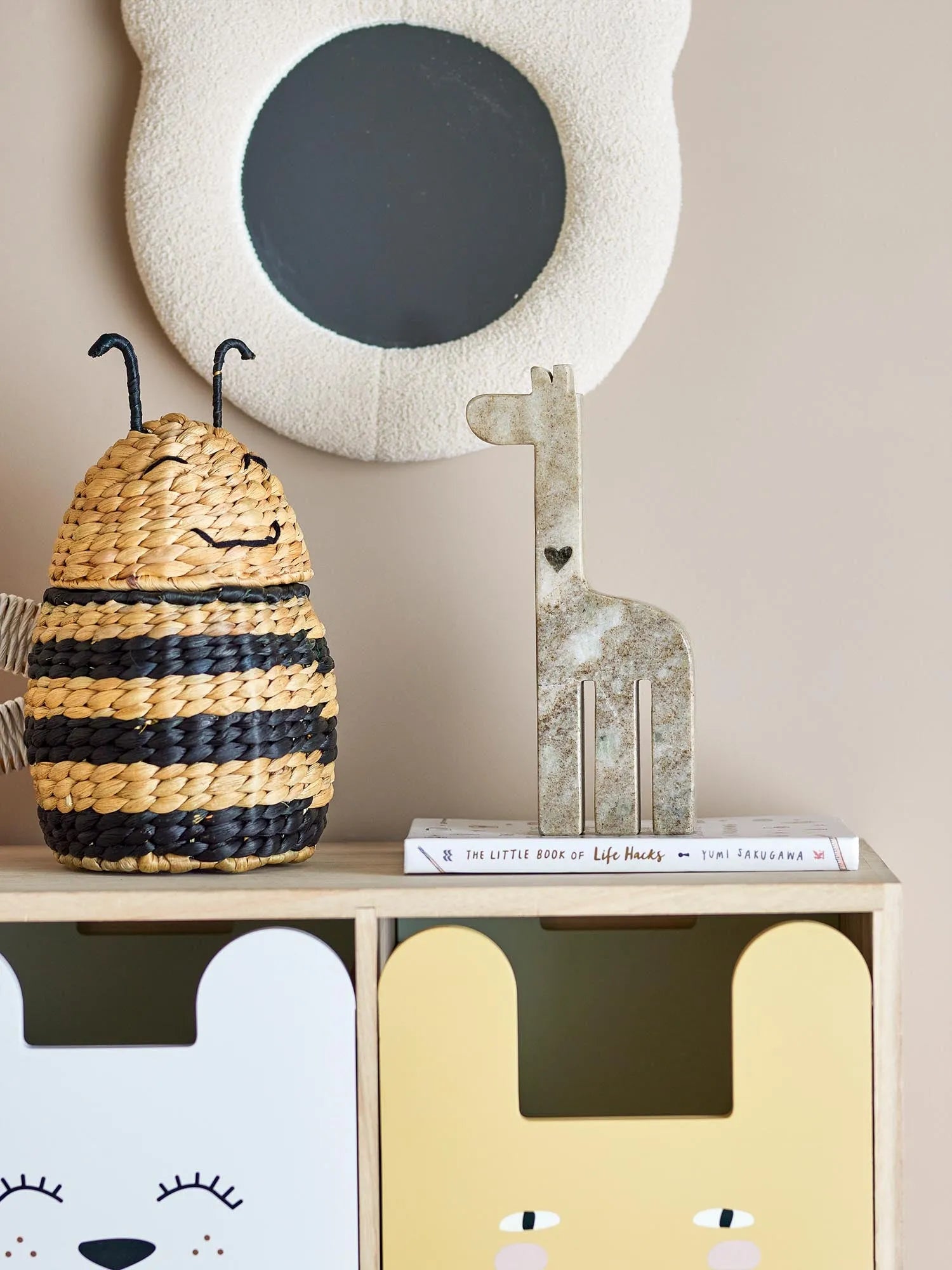 Camy Deko, Natur, Marmor in Natur präsentiert im Onlineshop von KAQTU Design AG. Kunstgegenstände ist von Bloomingville Mini