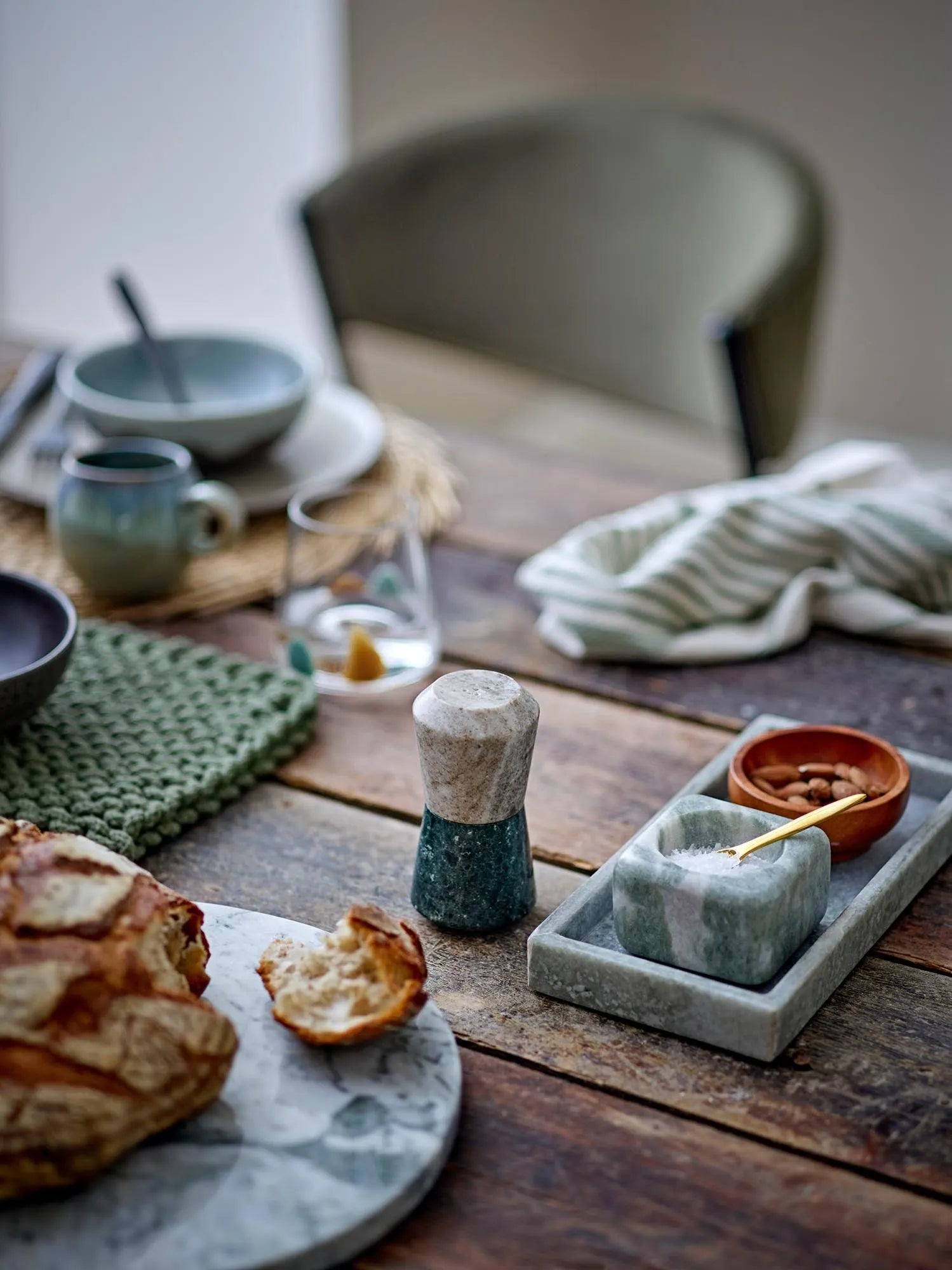 Majsa Tablett, Grün, Marmor in Grün präsentiert im Onlineshop von KAQTU Design AG. Tablett ist von Bloomingville