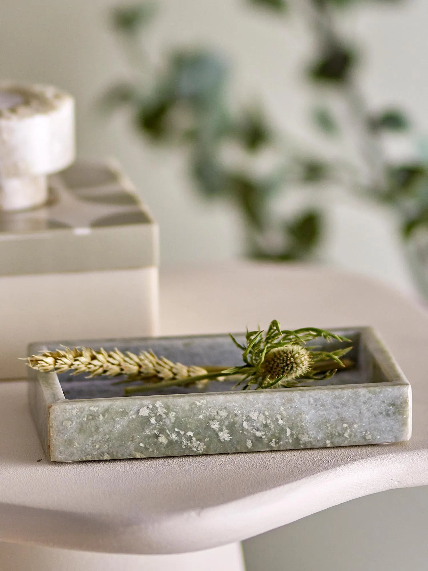 Majsa Tablett, Grün, Marmor in Grün präsentiert im Onlineshop von KAQTU Design AG. Tablett ist von Bloomingville