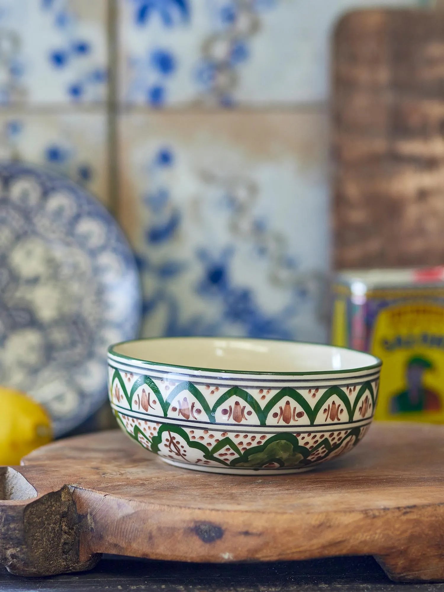 Karlie Schale, Grün, Steingut in Grün präsentiert im Onlineshop von KAQTU Design AG. Schale ist von Creative Collection