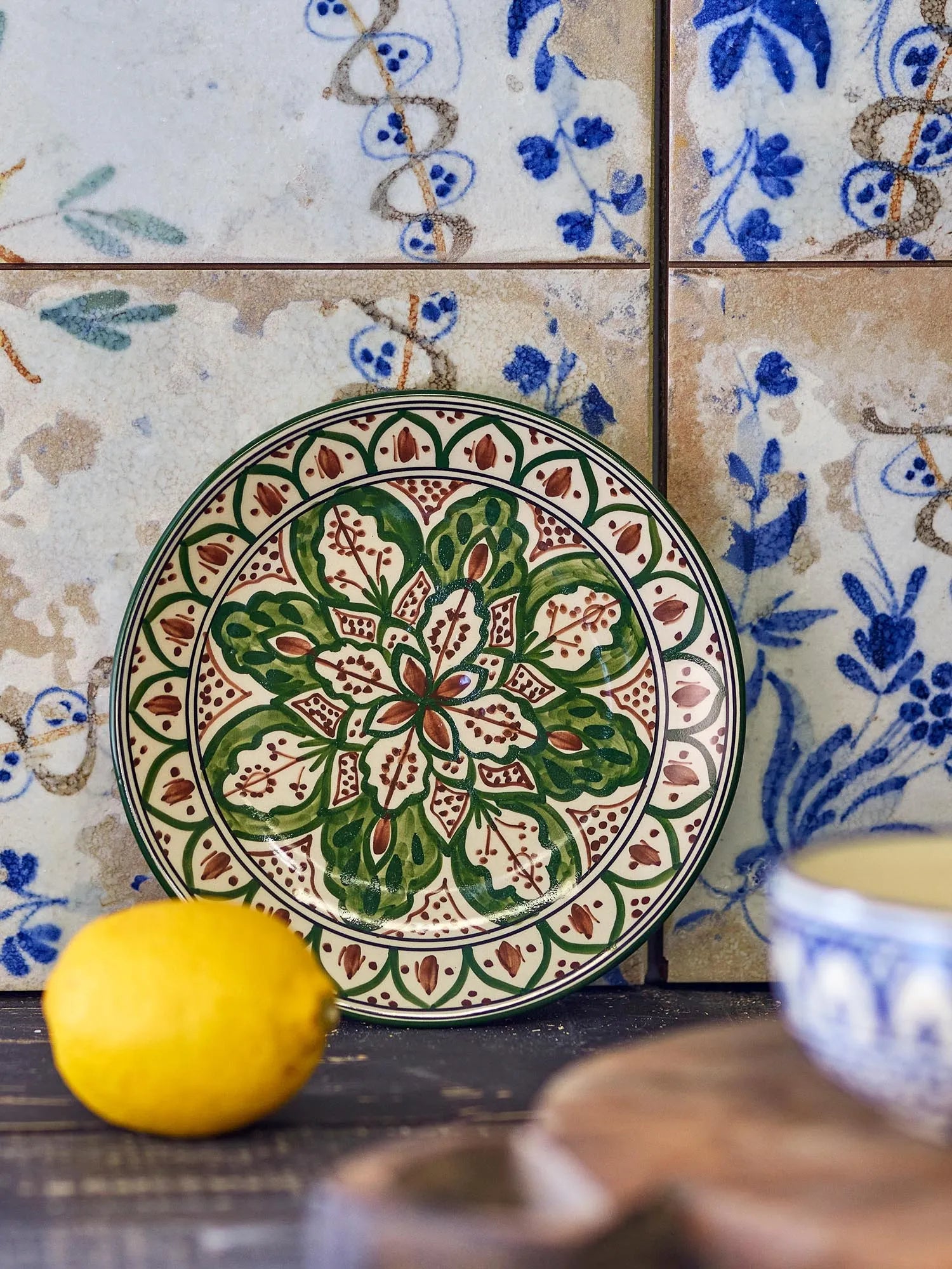 Karlie Teller, Grün, Steingut in Grün präsentiert im Onlineshop von KAQTU Design AG. Teller ist von Creative Collection
