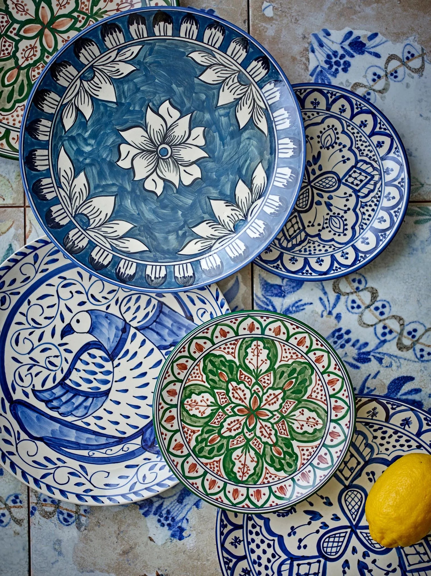 Karlie Teller, Grün, Steingut in Grün präsentiert im Onlineshop von KAQTU Design AG. Teller ist von Creative Collection
