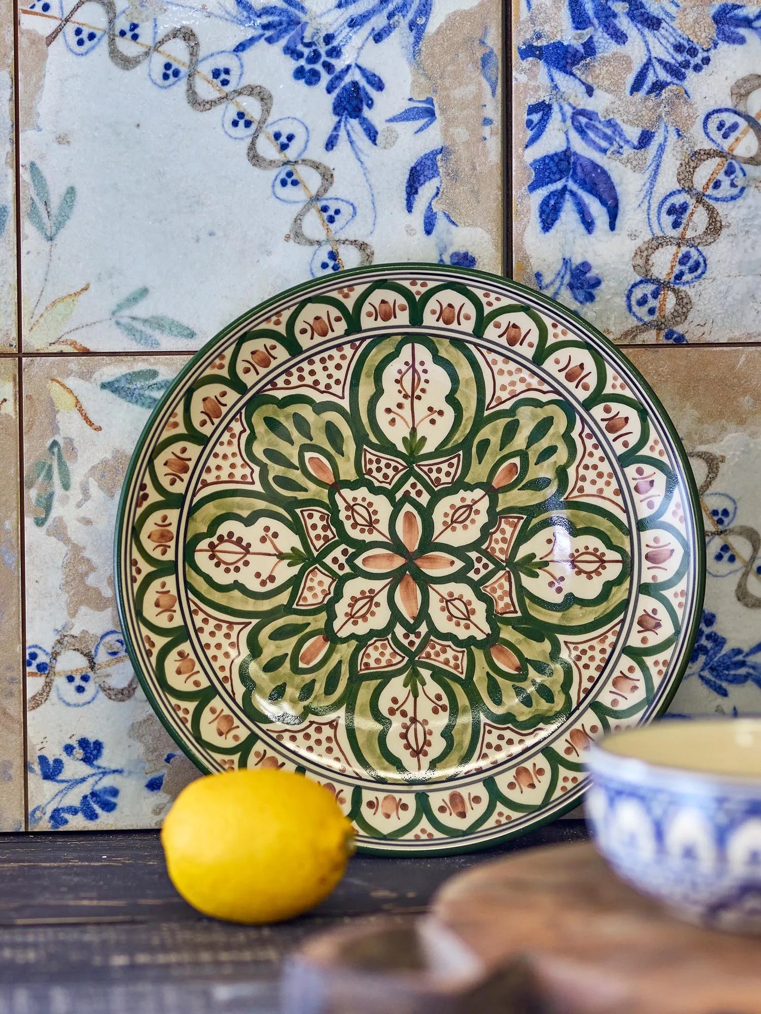 Karlie Teller, Grün, Steingut in Grün präsentiert im Onlineshop von KAQTU Design AG. Teller ist von Creative Collection